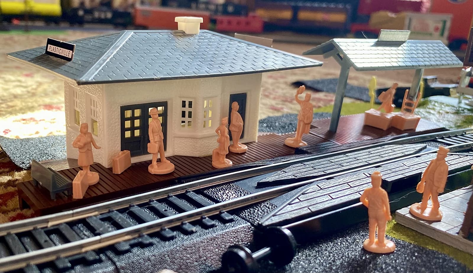 Bachmann Trains Chattanooga Ready to Run 155 Piece Electric Train HO Scale | Complete Starter Set, Locomotive, Rolling Stock, Track, Power Pack and Speed Controller, Build Your Model Railroad, 626 customer photo 1