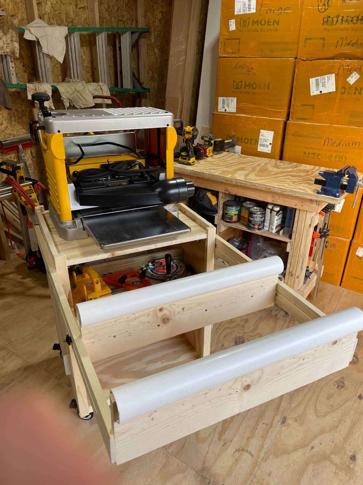 DEWALT Benchtop Planer, 15-Amp, 12-1/2-Inch, 3-Knife Cutter, 20,000 RPM, Corded (DW734) customer photo 1