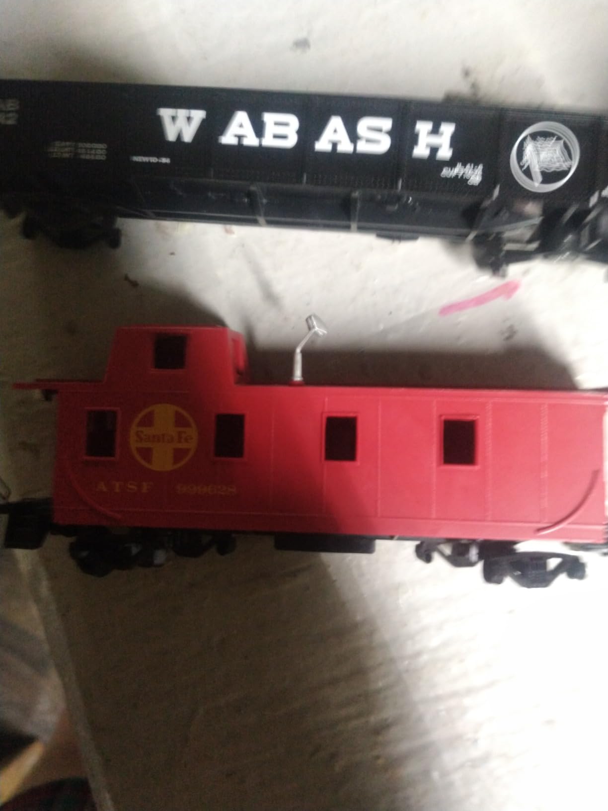 Bachmann Trains - Santa Fe Flyer Ready To Run Electric Train Set - HO Scale 19.50 x 3.00 x 13.25 Inches | Complete Starter Set, Locomotive, Rolling Stock, Track, Power Pack and Speed Controller, Build Your Model Railroad, 647 customer photo 2