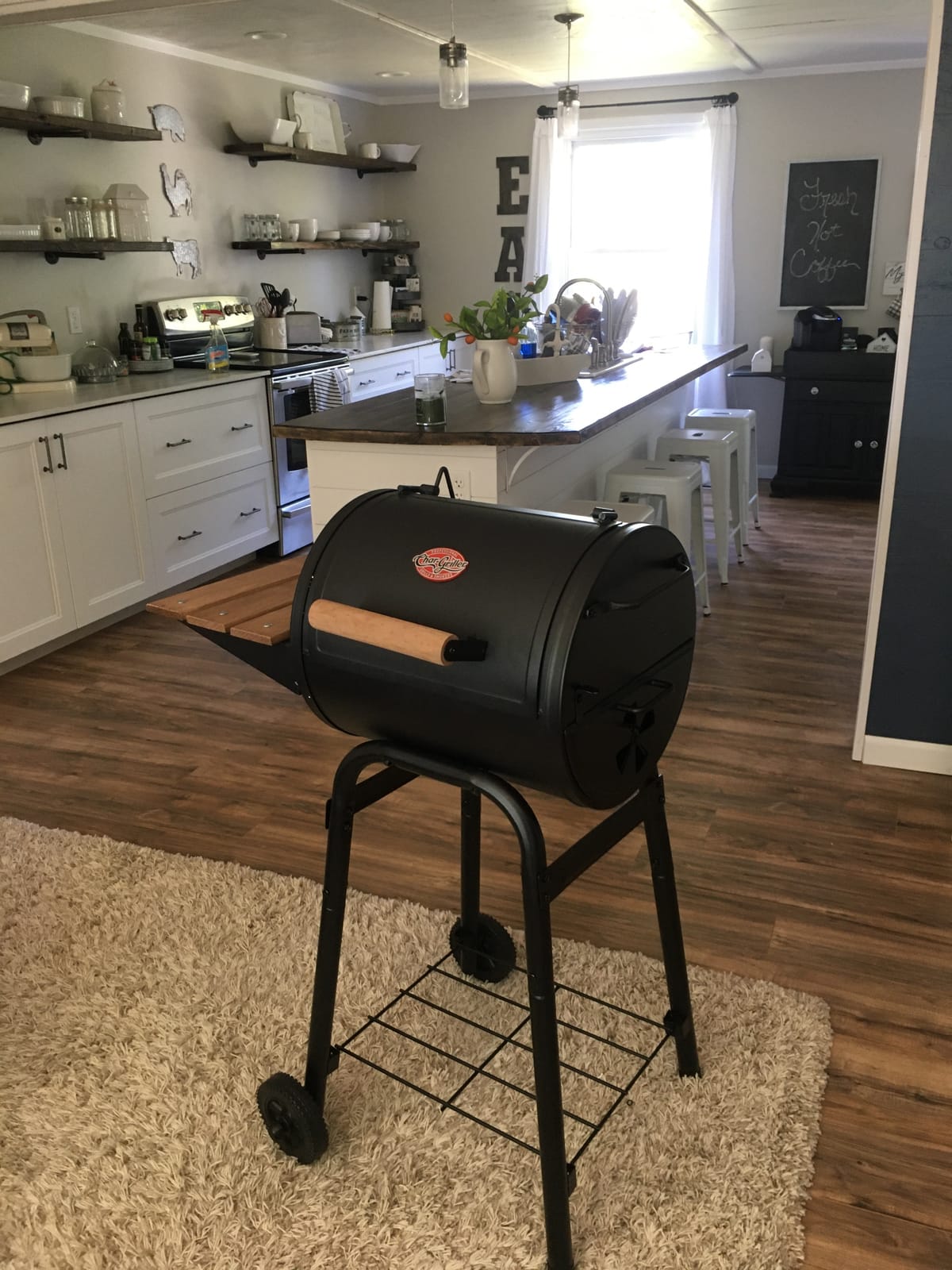 Char-Griller® Patio Pro Charcoal Grill and Smoker with Cast Iron Grates, Premium Wood Shelf and Damper Control, 250 Cooking Square Inches in Black, Model E1515 customer photo 1