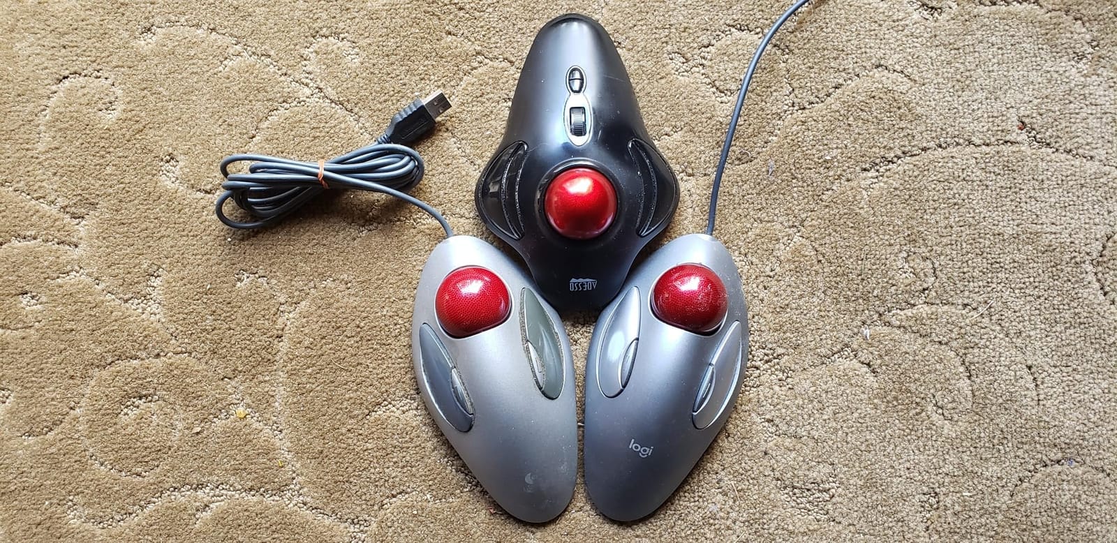 Logitech Trackman Marble Trackball Mouse - Wired USB Ergonomic Mouse for Computers, with 4 Programmable Buttons, Dark Gray customer photo 1