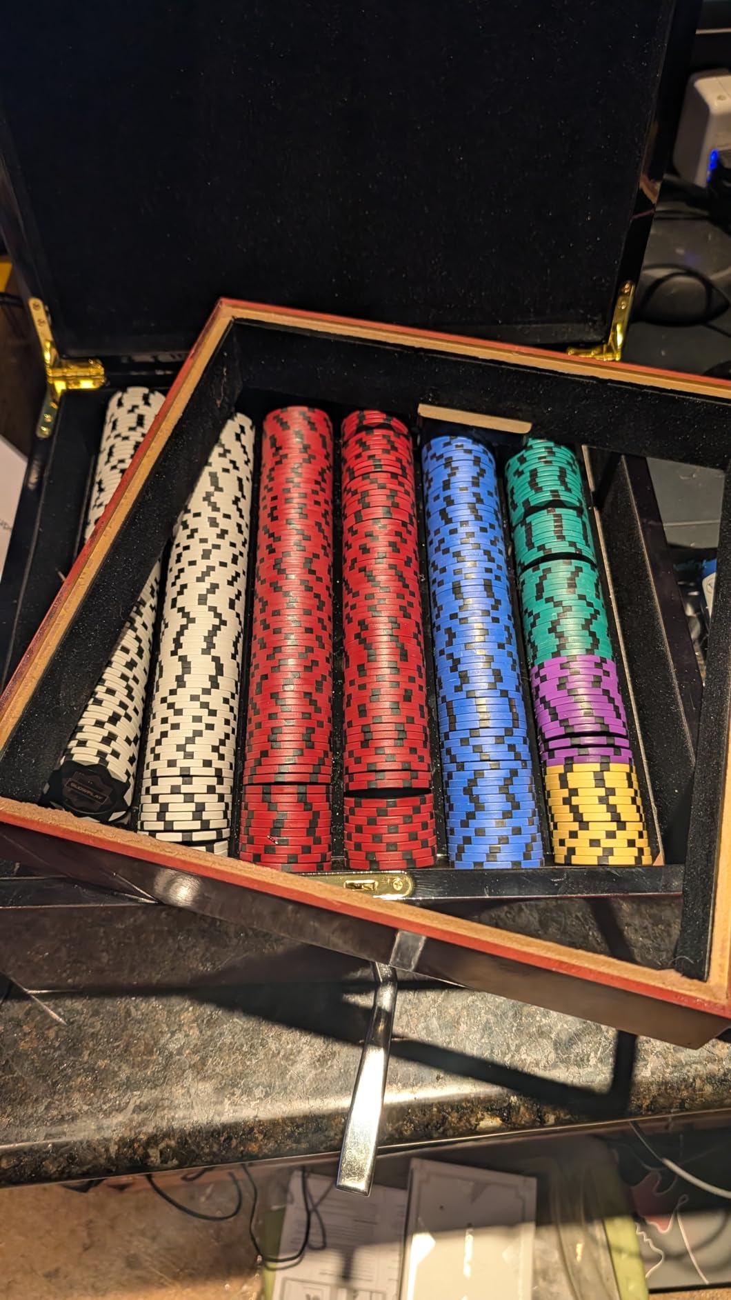 Brybelly Premium Wooden Mahogany Poker Chip Case - Glossy, Casino-Grade Chest with Felt-Lined Interior - Holds 750 Chips customer photo 2