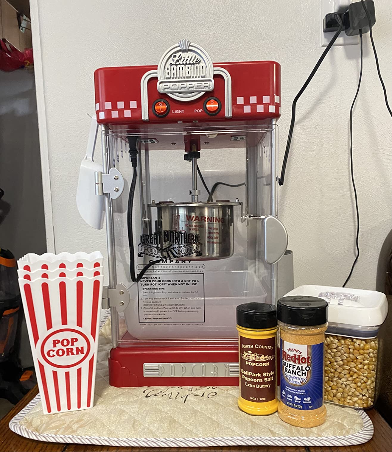 Great Northern Popcorn Little Bambino 2.5oz Popcorn Machine, Red customer photo 2