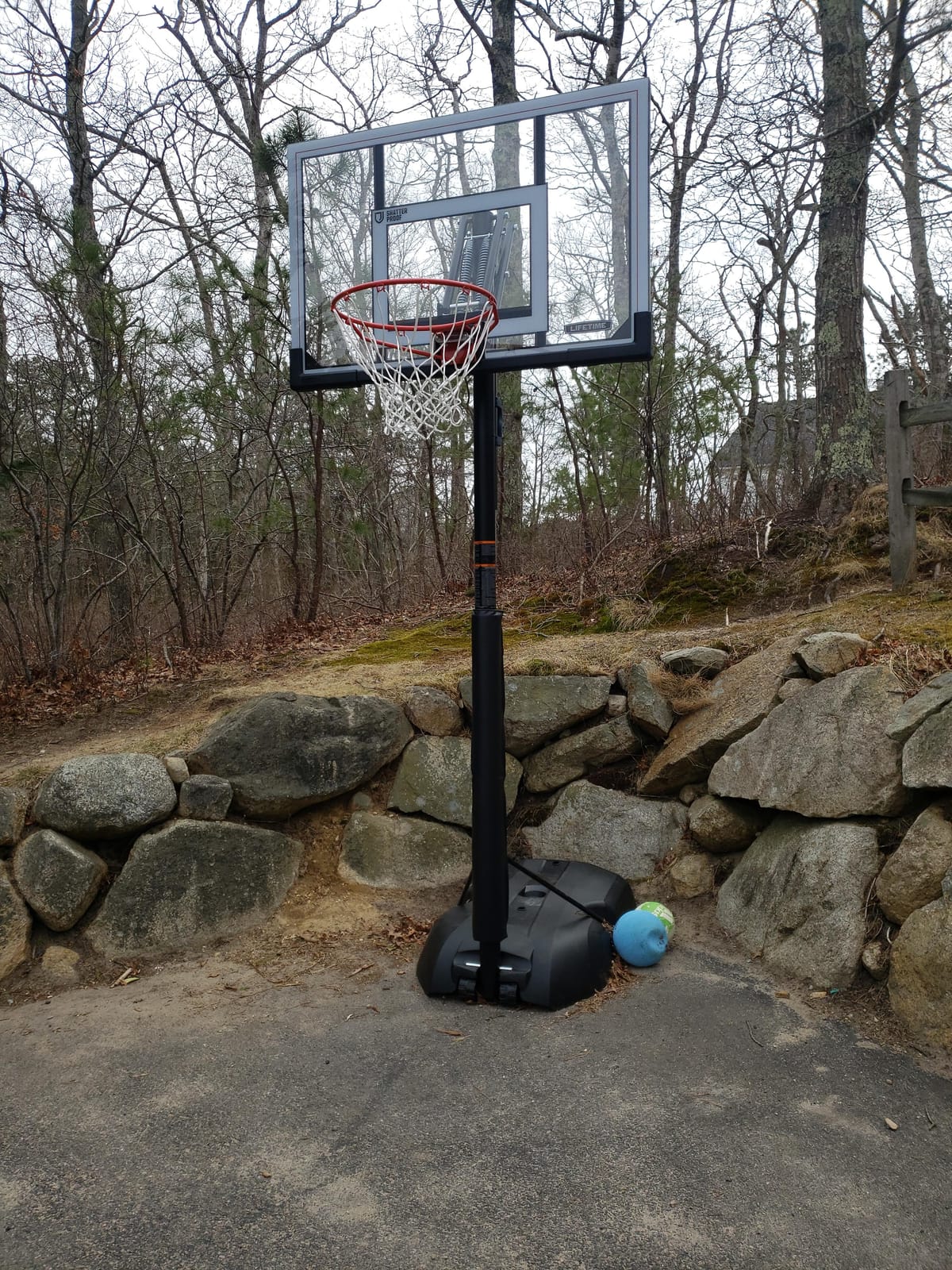 Lifetime 51544 Front Court Portable Basketball System, 50 Inch Shatterproof Backboard customer photo 1