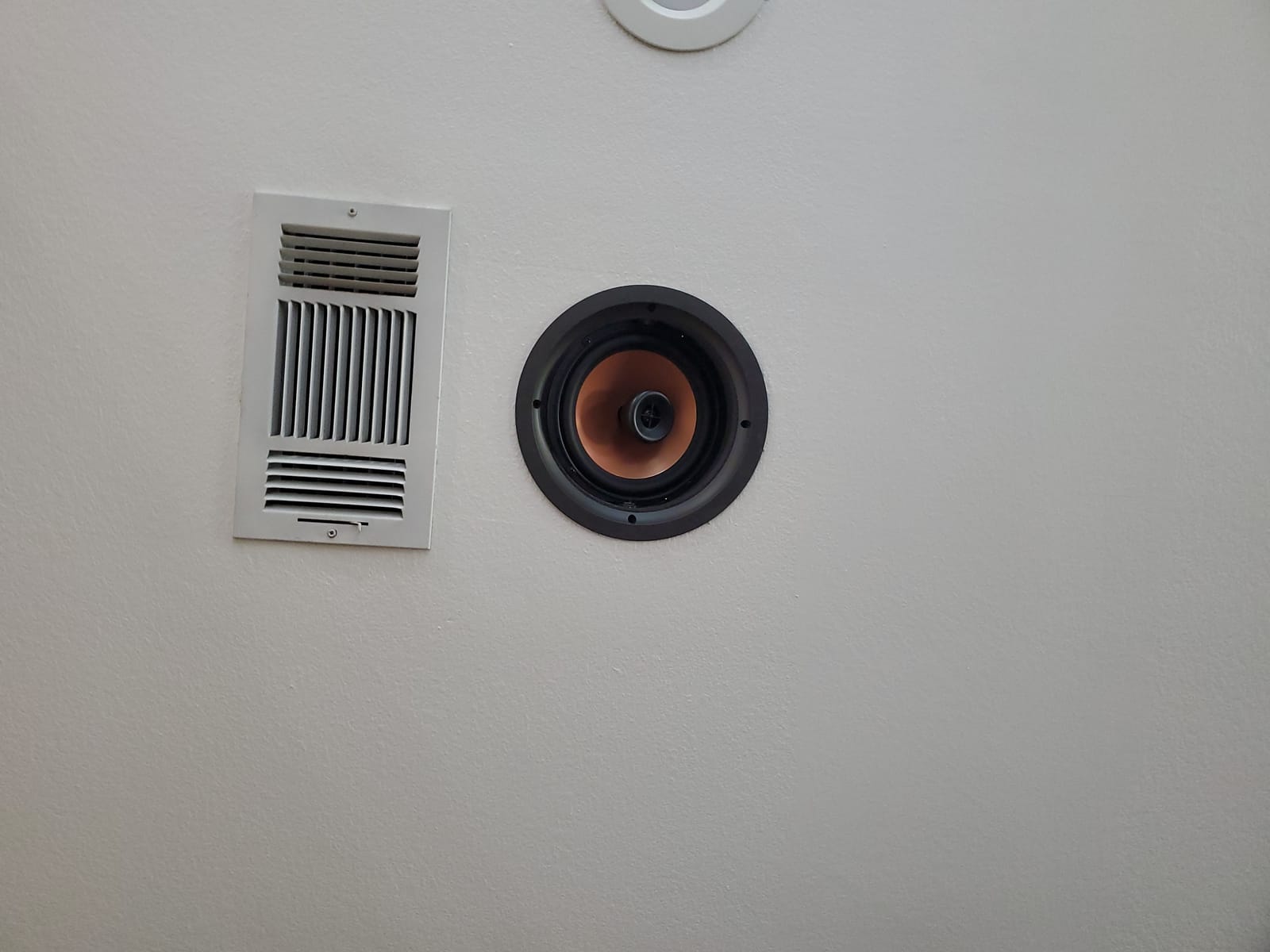 Klipsch Outdoor/Surround in-Ceiling Speaker Soundbar Home Speaker, Set of 1, White (CDT-5800-C II) customer photo 2