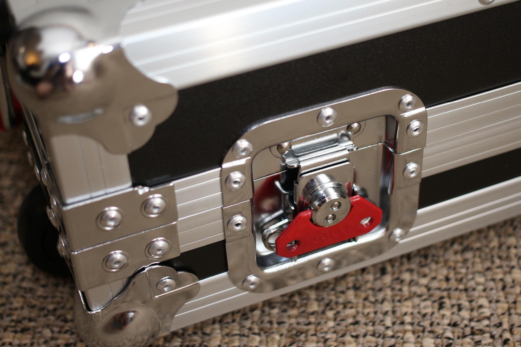 Gator Cases G-TOUR Series Guitar Pedal board with ATA Road Case, Wheels and Pull Handle, Large: 24