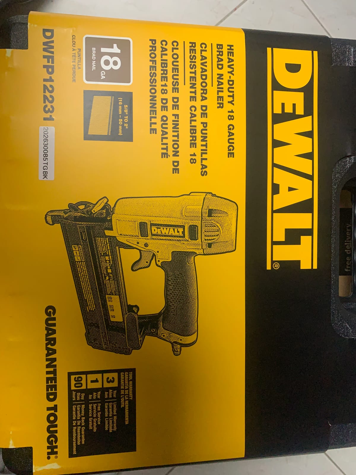 DEWALT Brad Nailer Kit, 18GA, 5/8-Inch to 2-Inch, Pneumatic (DWFP12231) customer photo 1