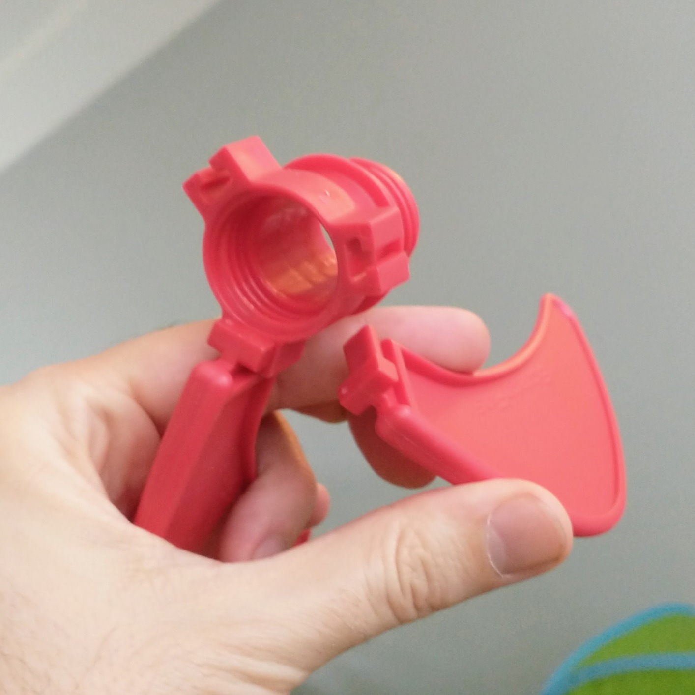 StratoFins Screw-on Water Rocket Fins - Compatible with 2 Liter Bottles or Smaller customer photo 2