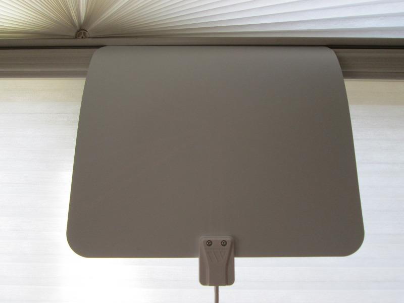 Winegard FL5500A FlatWave Indoor HDTV Antenna - Amplified VHF & UHF Reception - 60 Mile Range - Ultra-Thin Dual-Color Design - Easy Setup - Compatible with NextGen TVs & Smart TVs customer photo 2
