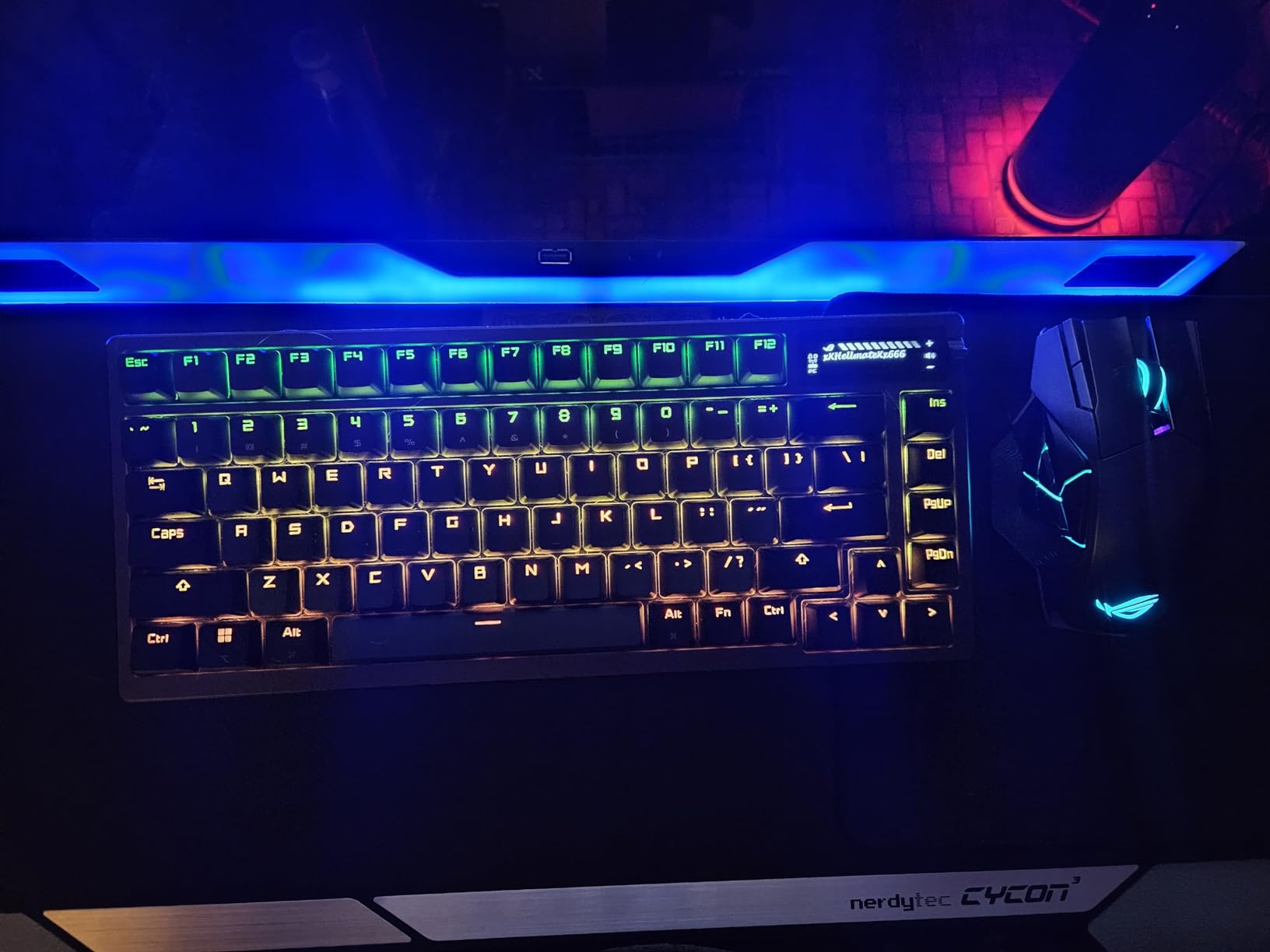 Couchmaster CYCON³ HORIZONLIGHT Bar, Ultimate Ergonomic USB-Hub Gaming Lap Desk for Couch and Bed, Large, Stable and Compatible with All Keyboards and Mouse/Mice, Laptops, PCs, PS4/5, Xbox customer photo 2
