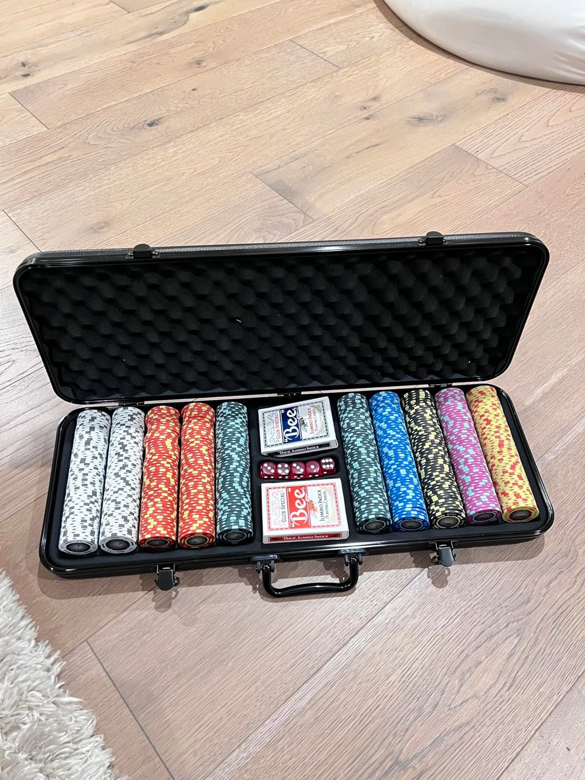 Versa Games Poker Chips - Clay Poker Chips Set - 13.5g 500 Piece Crown Casino Poker Set with Numbers Denomination - Upgraded Poker Set Case customer photo 2