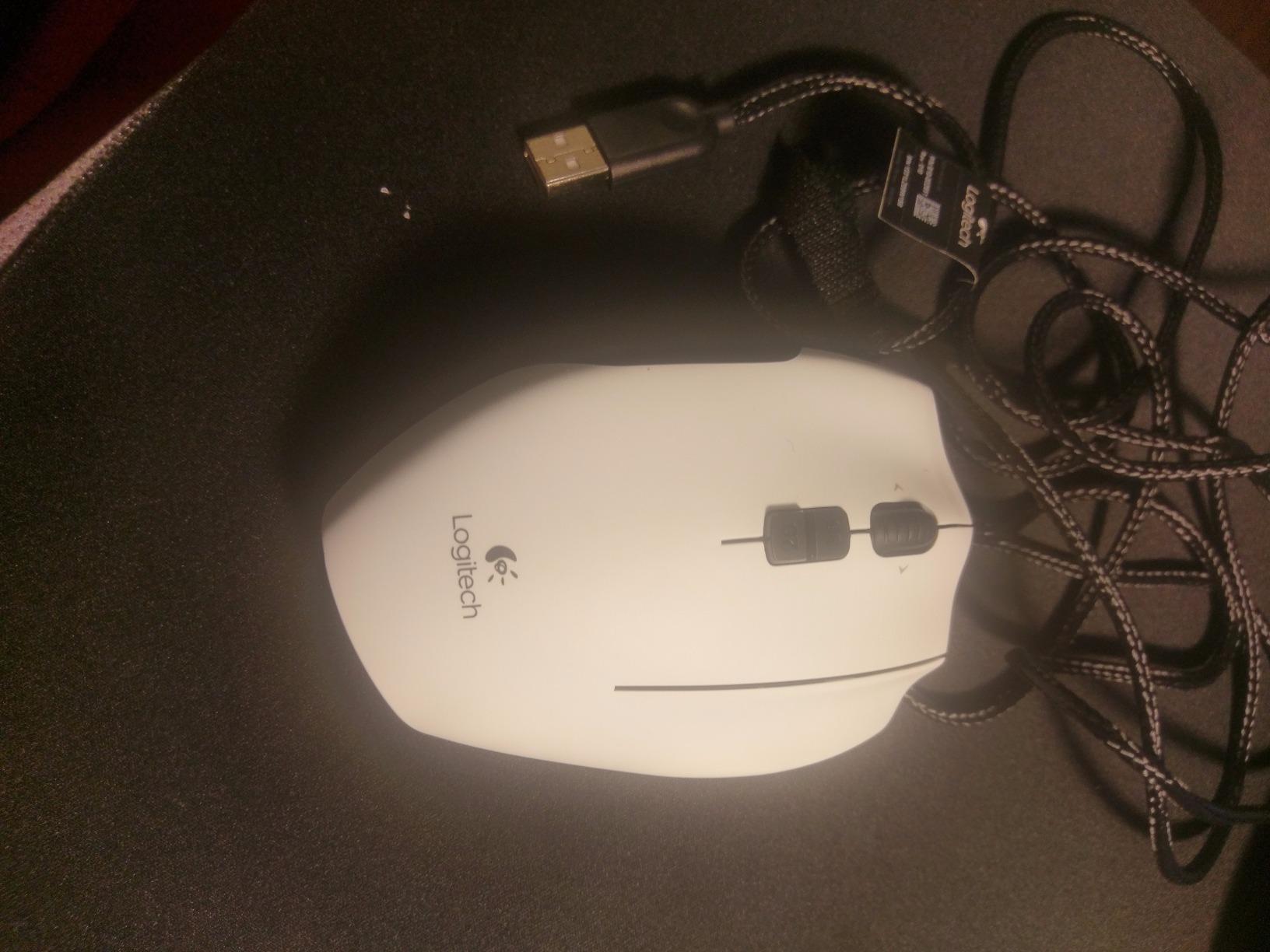 Logitech G600 MMO Gaming Mouse, 20 Programmable Buttons, Dual-Color Side Panel customer photo 2