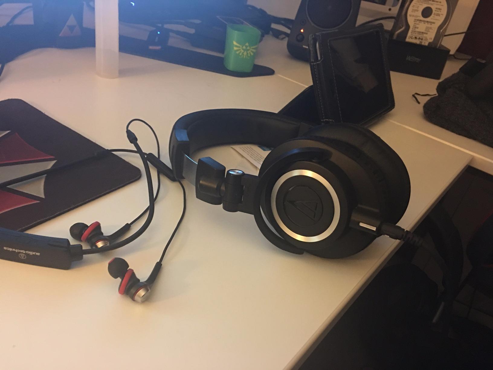 Audio-Technica ATH-M50X Professional Studio Monitor Headphones, Black customer photo 1