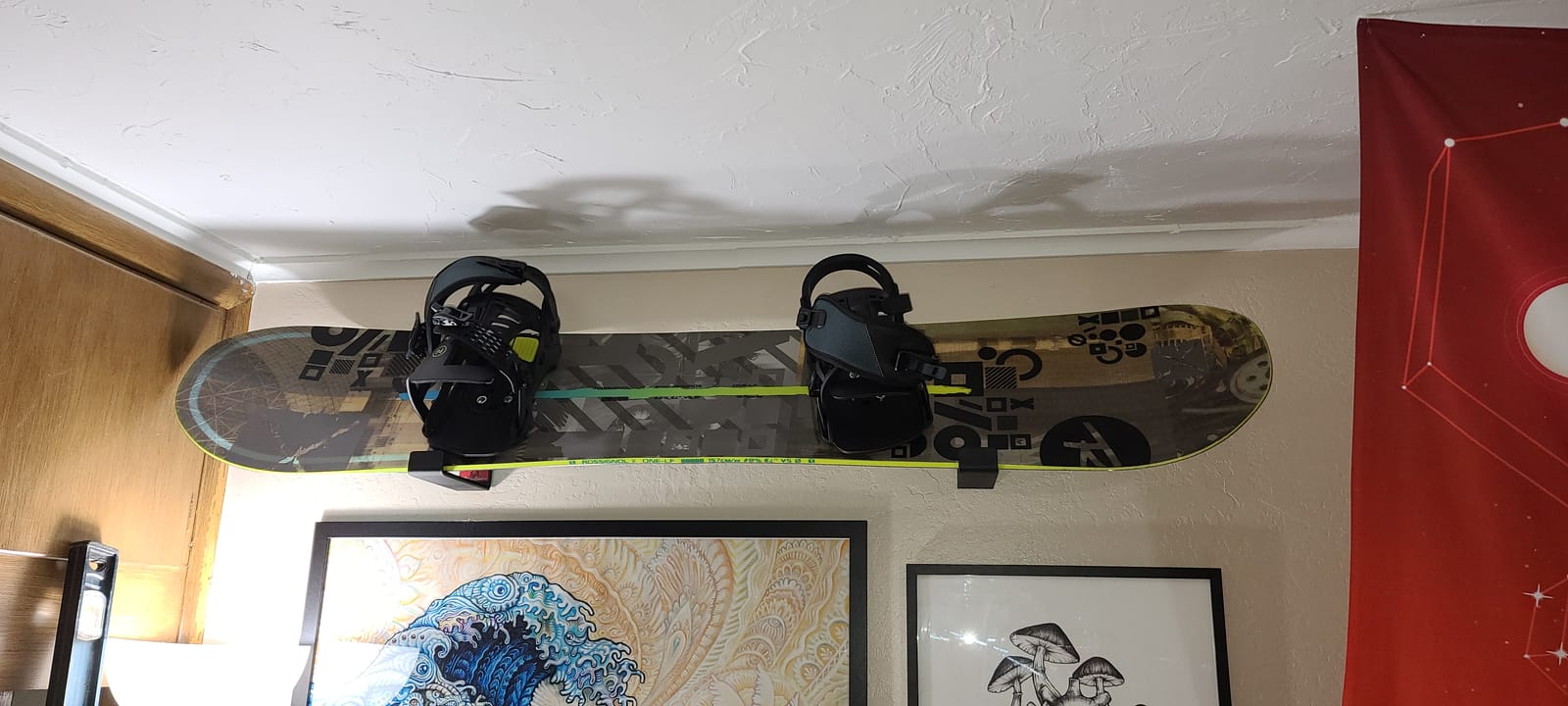 StoreYourBoard Minimalist Snowboard Display Rack, Wall Mount Storage customer photo 1