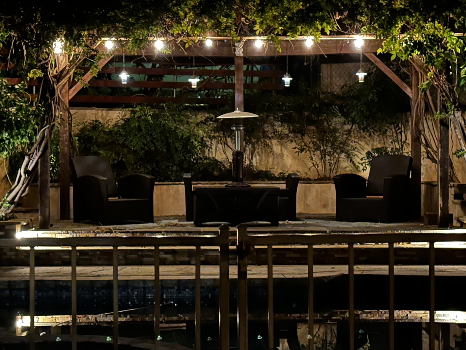 Brightown Outdoor String Lights, 29FT G40 LED IP65 Waterproof Patio Lights | 12 Shatterproof Edison Bulbs, Plug-In, Dimmable, Connectable, Hanging Light for Backyard Porch Party Decor, Warm White customer photo 2