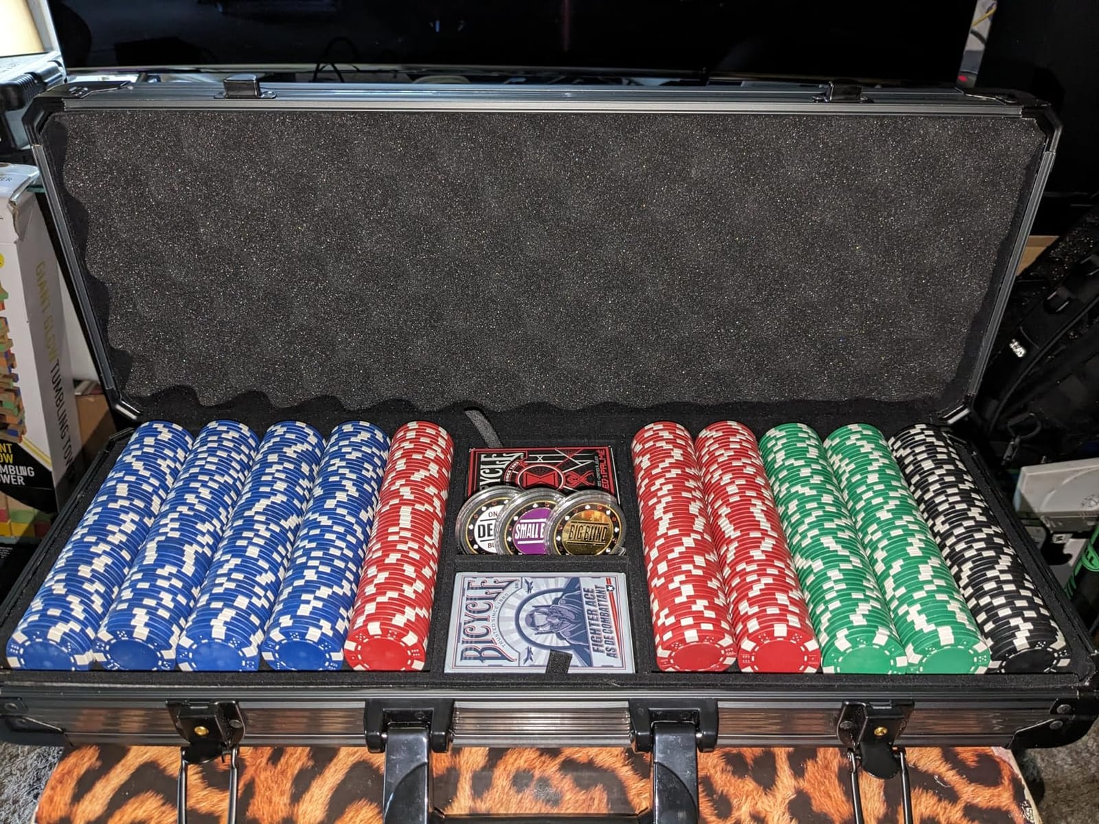 Versa Games 500pc Deluxe Poker Chip Case in Gray Color - Reinforced, Strong, Sturdy Design Poker Chip Case customer photo 1