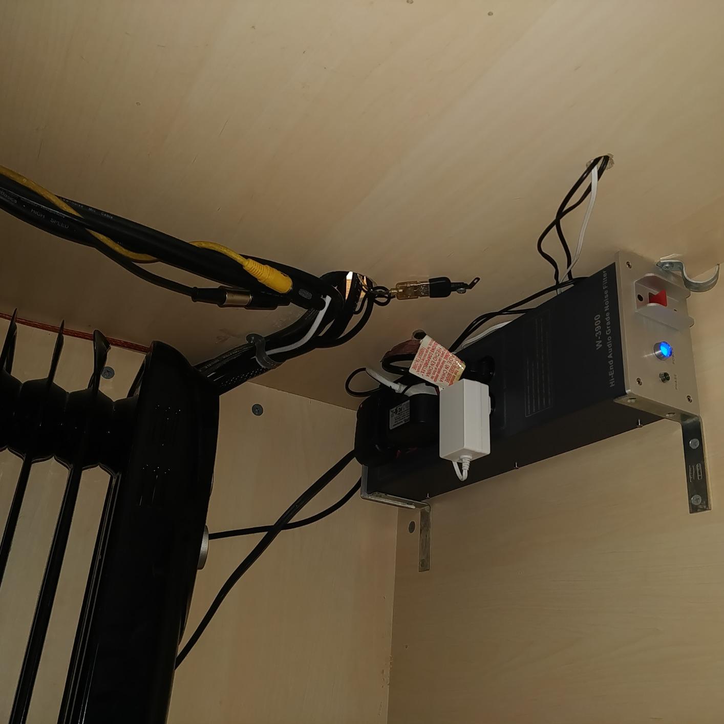 AC Power Filter Power Conditioner - WAudio AC Power Purifier with Surge Protector, Grey customer photo 1