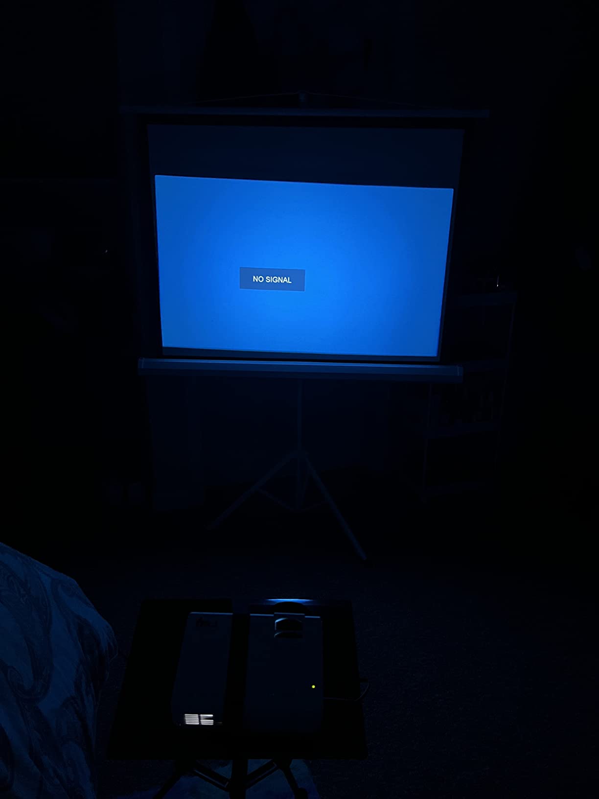 Pyle 50 Inch Portable Projector Screen with Tripod Stand - Lightweight, Durable, Easy Pull Setup Mobile Projection Screen with 4:3 Aspect Ratio, White Matte Fabric for Indoor/Outdoor Use customer photo 2