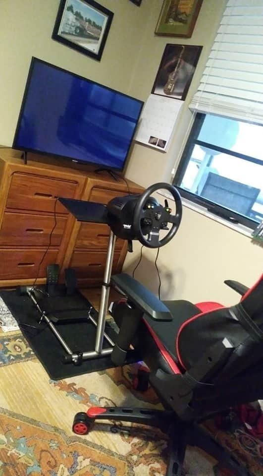 Thrustmaster TMX Force Feedback Racing Wheel & Pedals - XBOX & PC | 900-degree rotation, belt-pulley motor, 28 cm rim, 12-bit optical reading, ergonomic grip, for driving and truck sims customer photo 1