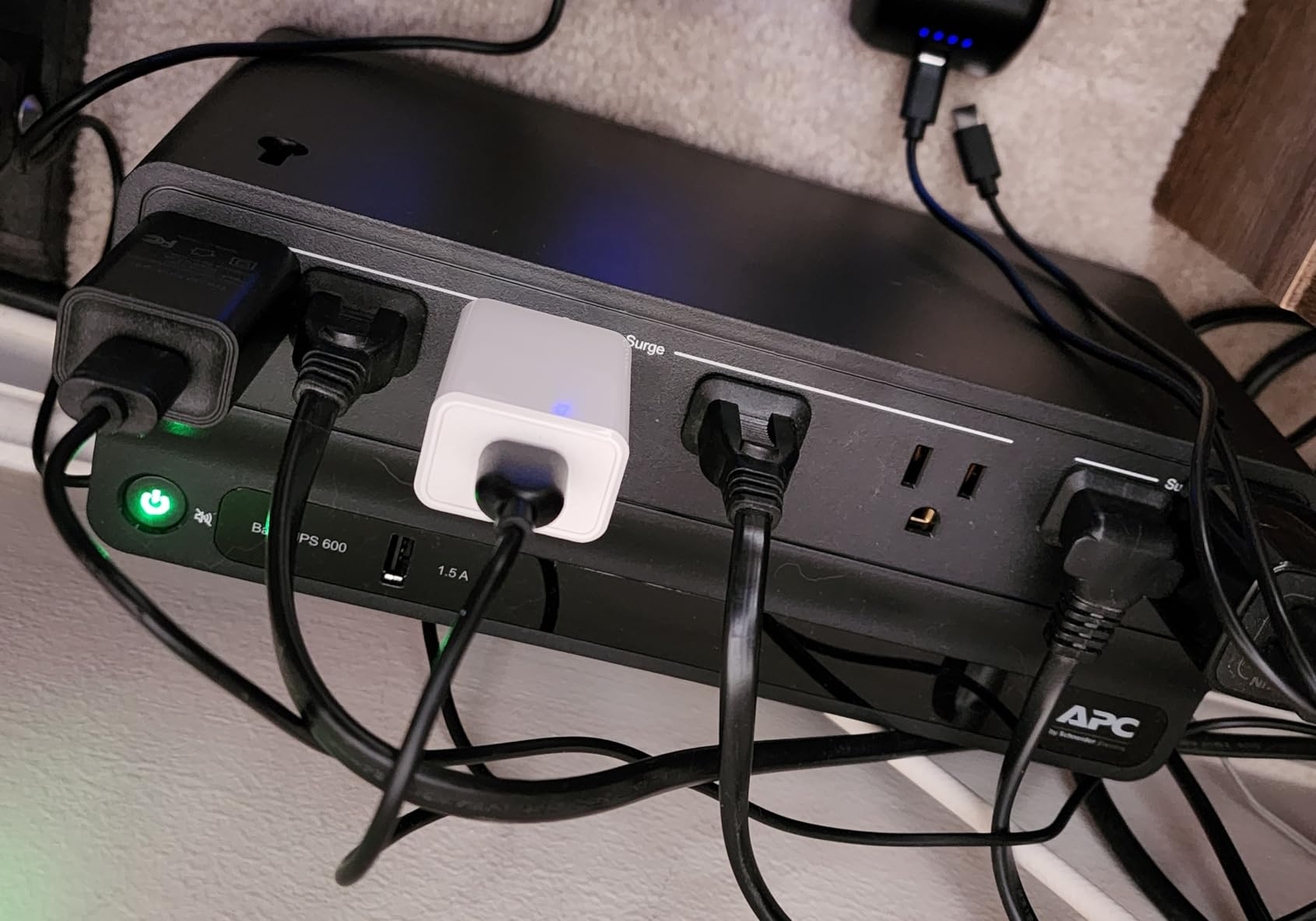 APC UPS 600VA/330W Battery Backup for Computer, Router, NAS, BE600M1 | Power through utility outages (23 minutes @ 100W). UL certified, USB charging. UPS backup battery with 490 J surge protection customer photo 1