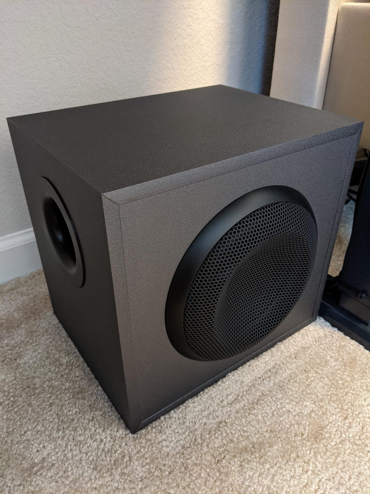 Logitech Z625 Powerful THX Certified 2.1 Speaker System with Optical Input customer photo 1