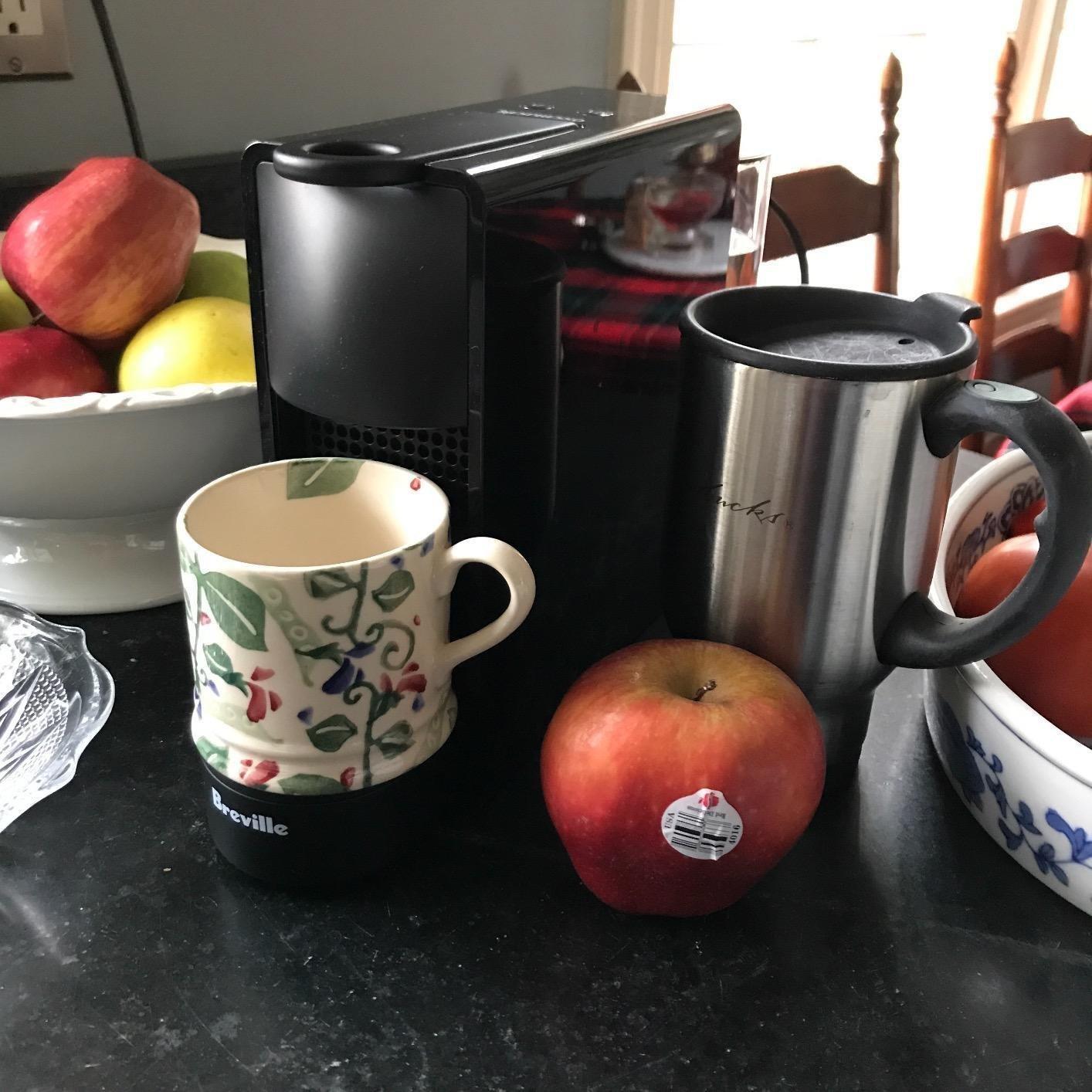 Breville Nespresso Original Essenza Mini Espresso Machine, Piano Black, 19 Bar Pressure customer photo 1