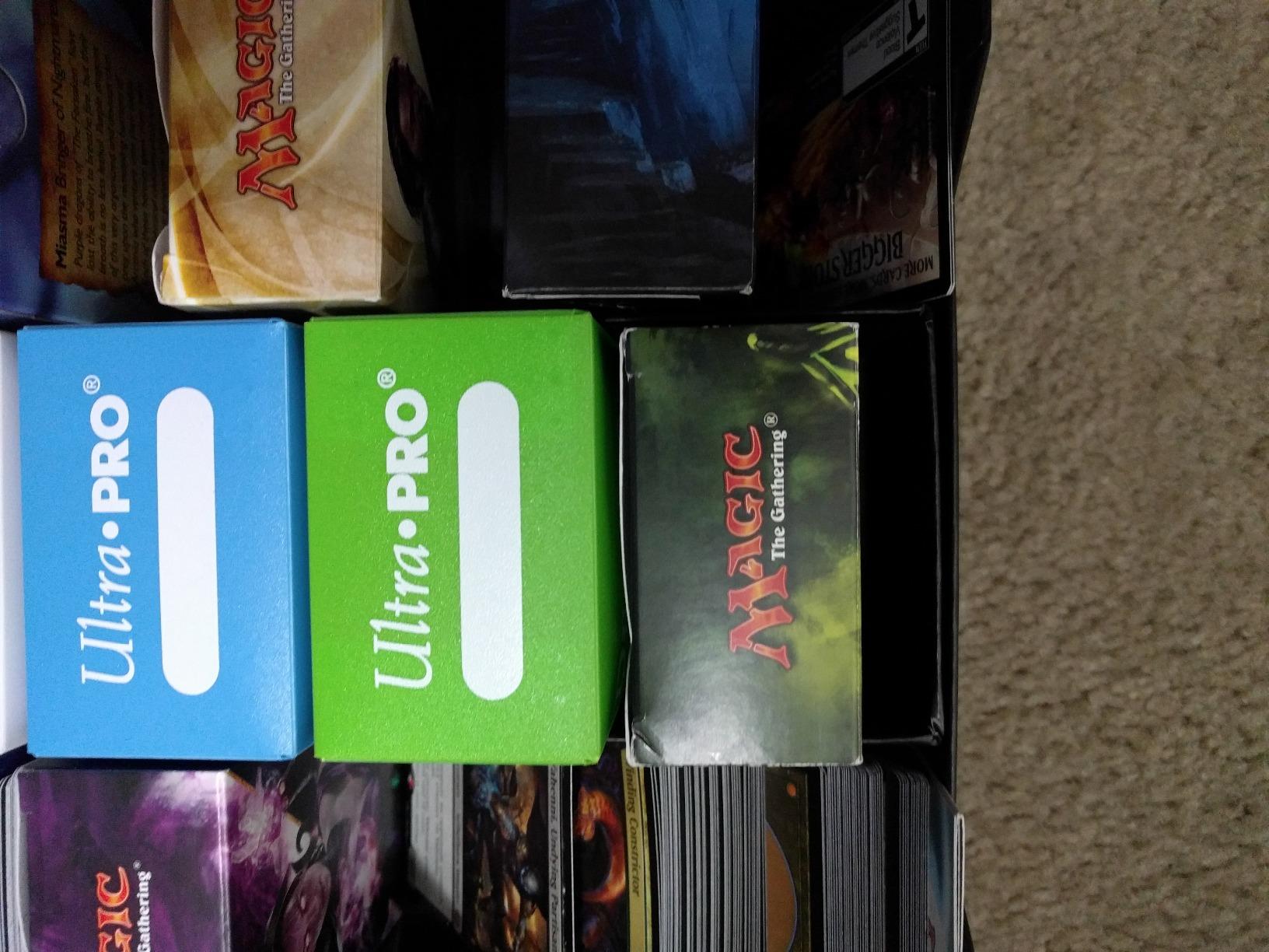 Ultra Pro Multicolor Deck Box for Trading Cards, MTG & Pokémon, 5 Pack | Archival-Safe Polypropylene Material, Holds Up To 80 Sleeved Cards, Self-Locking Lid, Compact Deck Organization customer photo 2