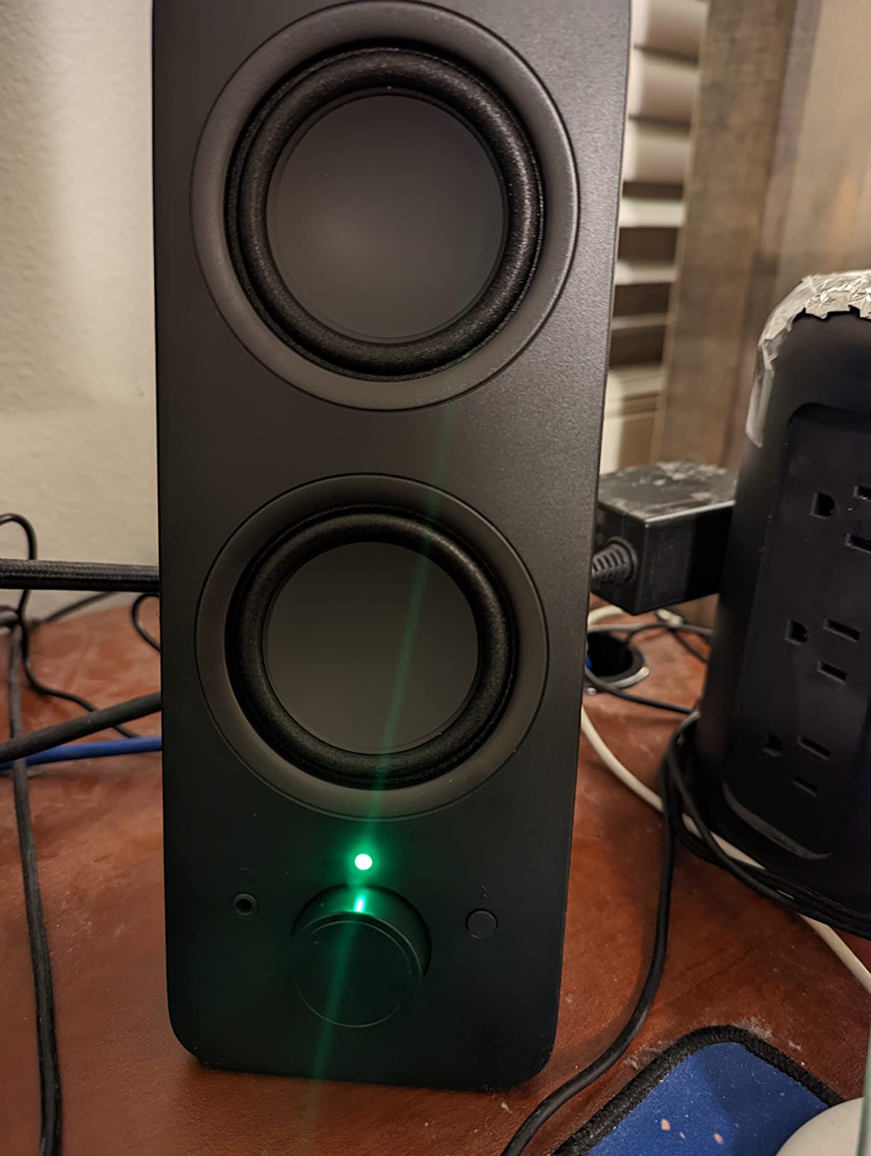 Logitech Z207 2.0 Stereo Computer Speakers with Bluetooth | 10 Watts peak power, active drivers with passive radiators, 3.5 mm input and headphone jack, ideal for PC setups customer photo 2