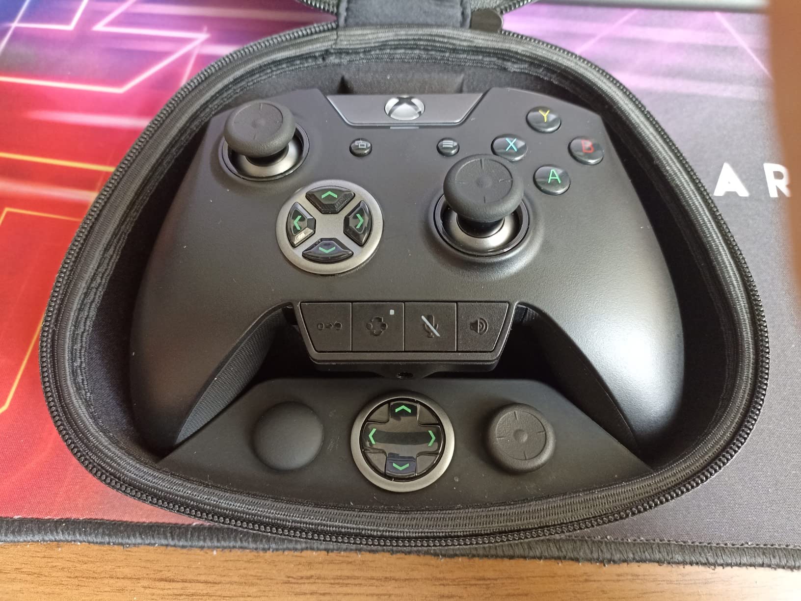 Razer Wolverine Ultimate Officially Licensed Xbox One Controller: 6 Remappable Buttons and Triggers - Interchangeable Thumbsticks and D-Pad - For PC, Xbox One, Xbox Series X & S - Black customer photo 2