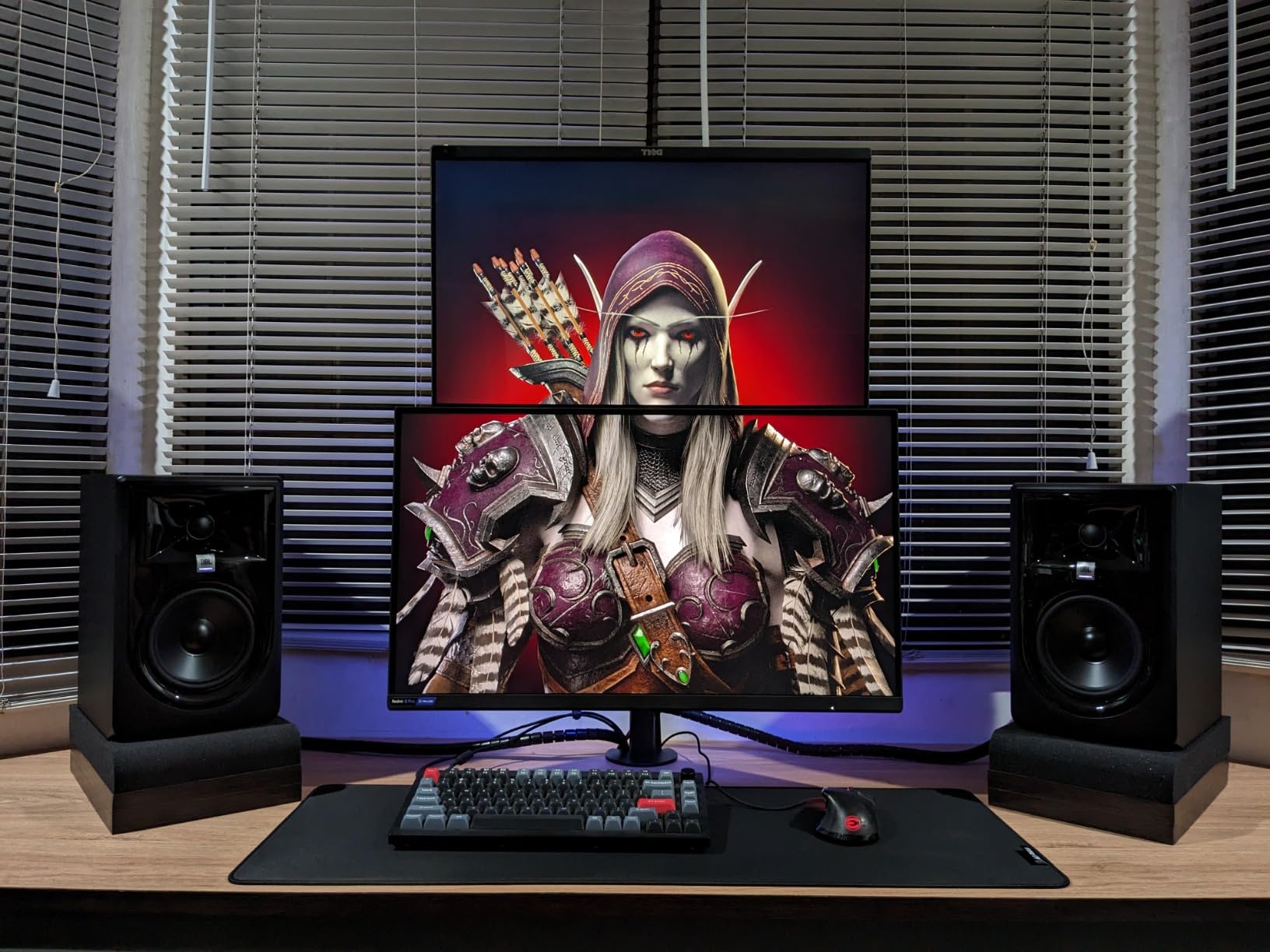 JBL Professional 305PMkII 5-Inch 2-Way Powered, Active Monitor Speaker for Near Field Music Production, Studio Monitor, Desktop Computer, Hi-Fi Audio. Sold Individually, Black customer photo 1
