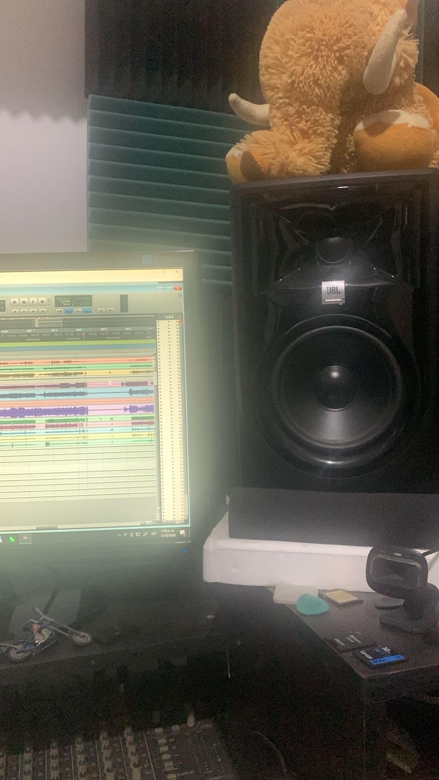 JBL Professional 305PMkII 5-Inch 2-Way Powered, Active Monitor Speaker for Near Field Music Production, Studio Monitor, Desktop Computer, Hi-Fi Audio. Sold Individually, Black customer photo 2
