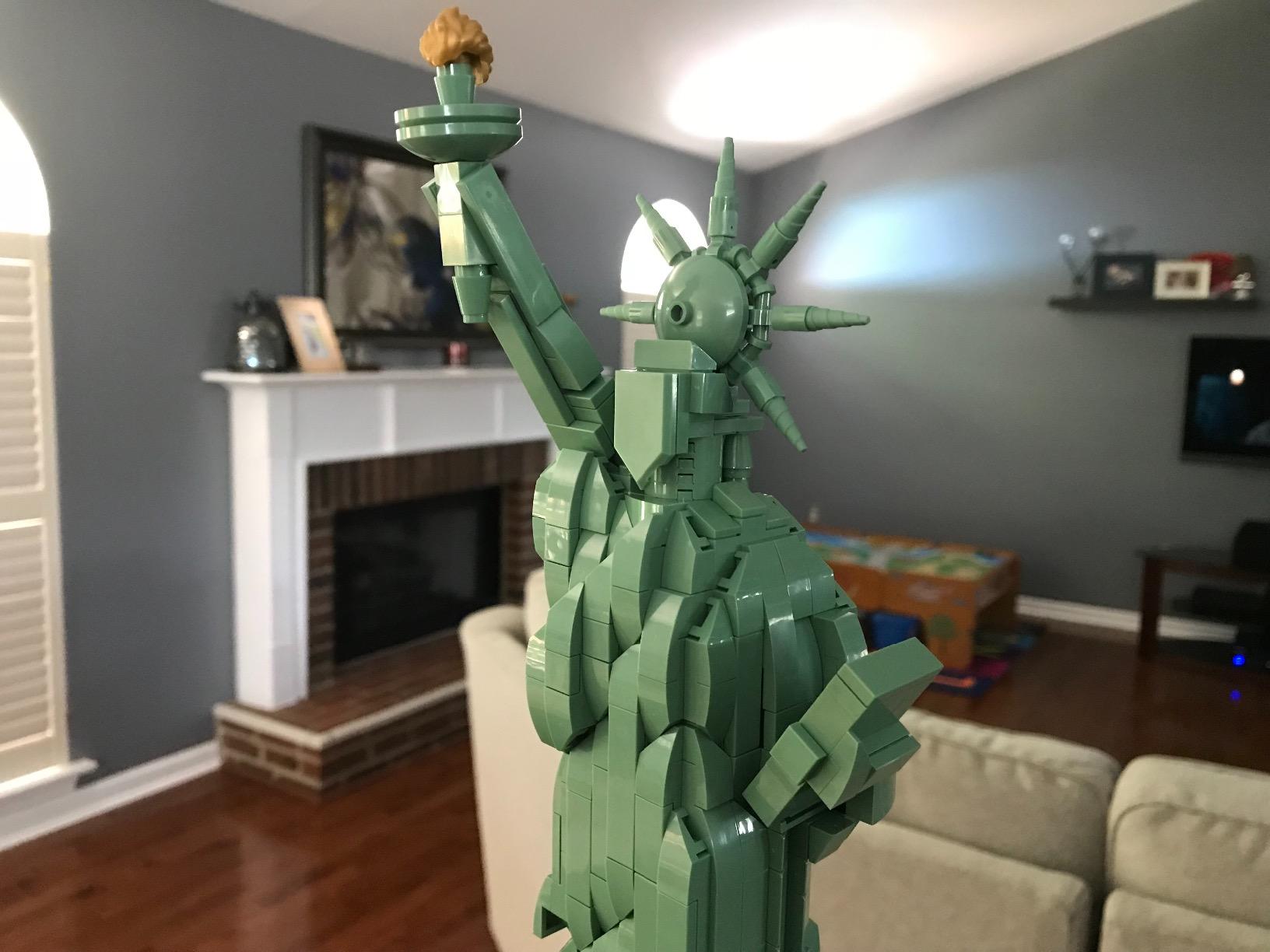 Architecture Statue of Liberty Model Building Set - Collectible New York City Souvenir, Creative Home Decor or Office Centerpiece, Great Gift Idea for Adults and Teens, 21042 customer photo 2