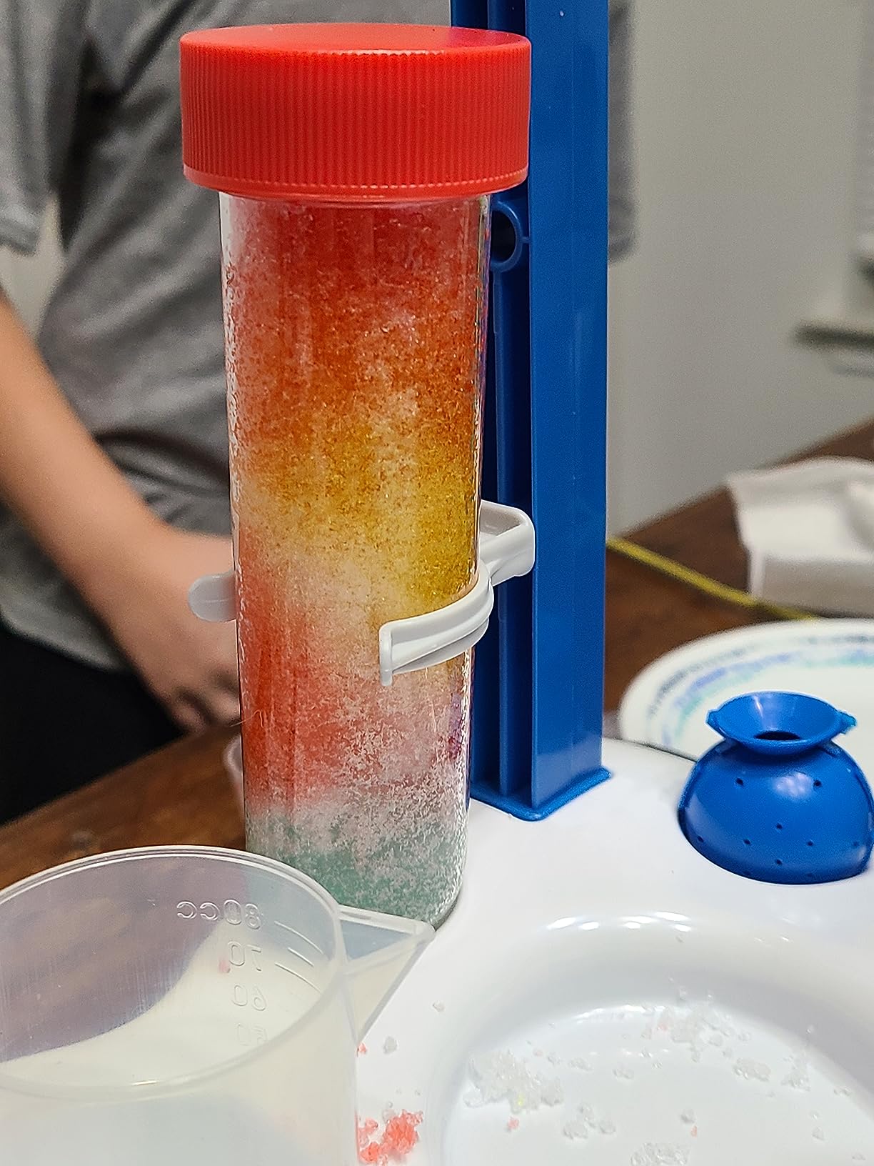 Thames & Kosmos Ooze Labs Chemistry Station Science Experiment Kit, 20 Non-Hazardous Experiments Including Safe Slime, Chromatography, Acids, Bases & More customer photo 2
