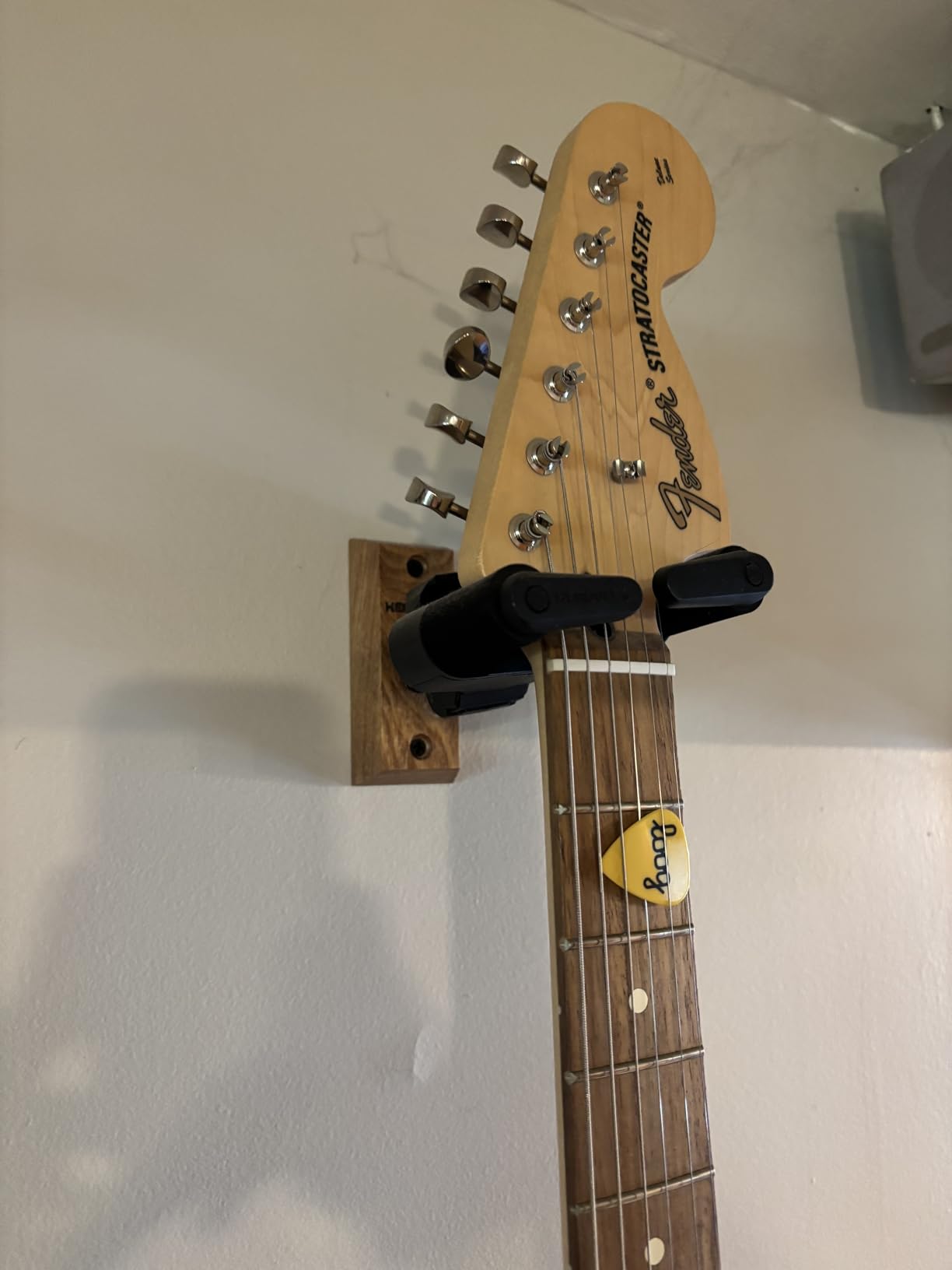 Hercules Stands GSP38WB PLUS - Wood Base, Short Arm Guitar Wall Hanger customer photo 1