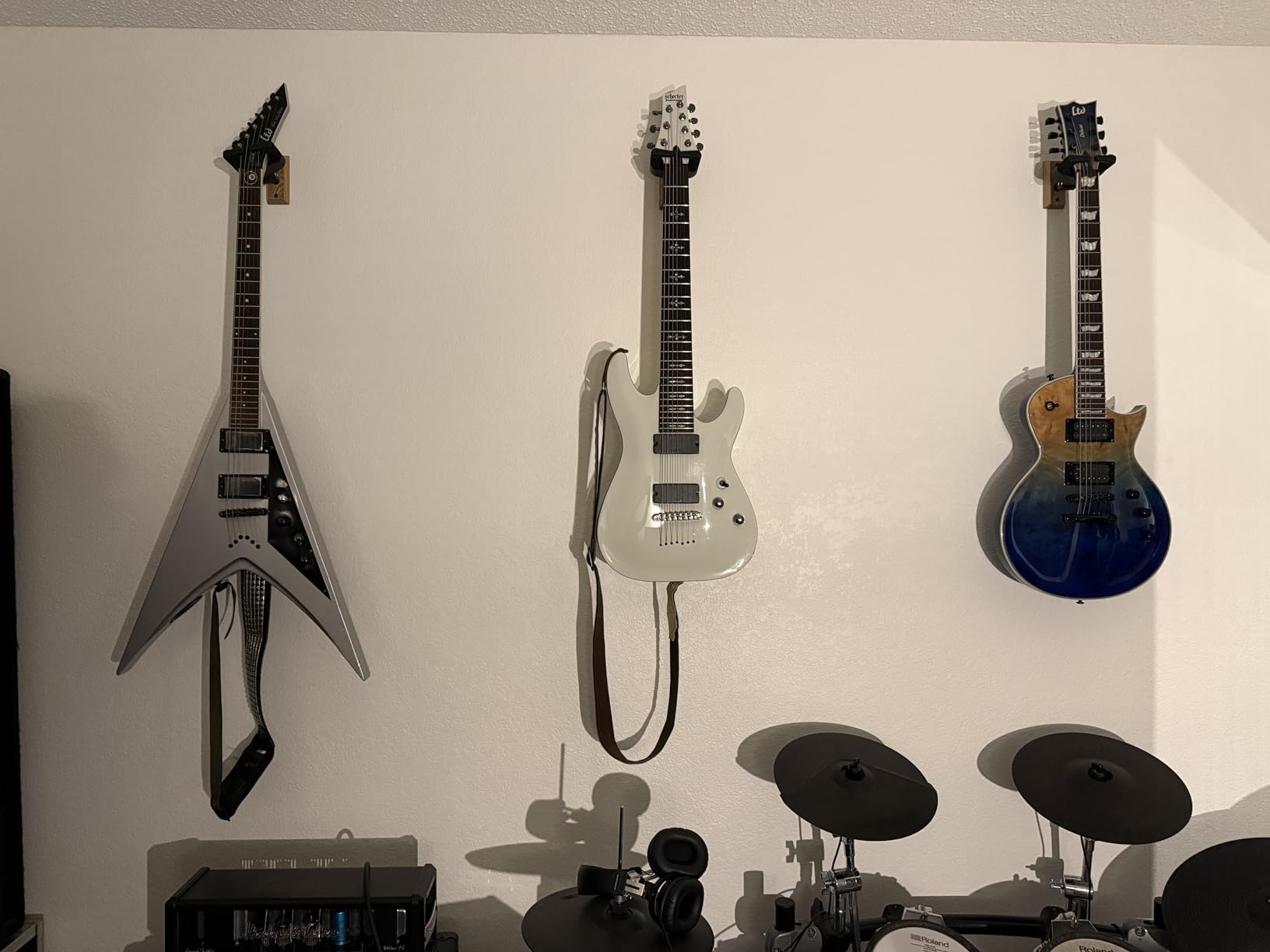 Hercules Stands GSP38WB PLUS - Wood Base, Short Arm Guitar Wall Hanger customer photo 2