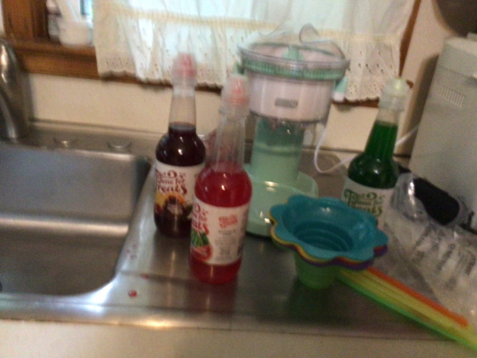 Dash Shaved Ice Maker - Frozen Dessert Maker for Snow Cones, Slushies, Cocktails & More - Easy to Use & Clean - Space-Saving Design - Aqua customer photo 1