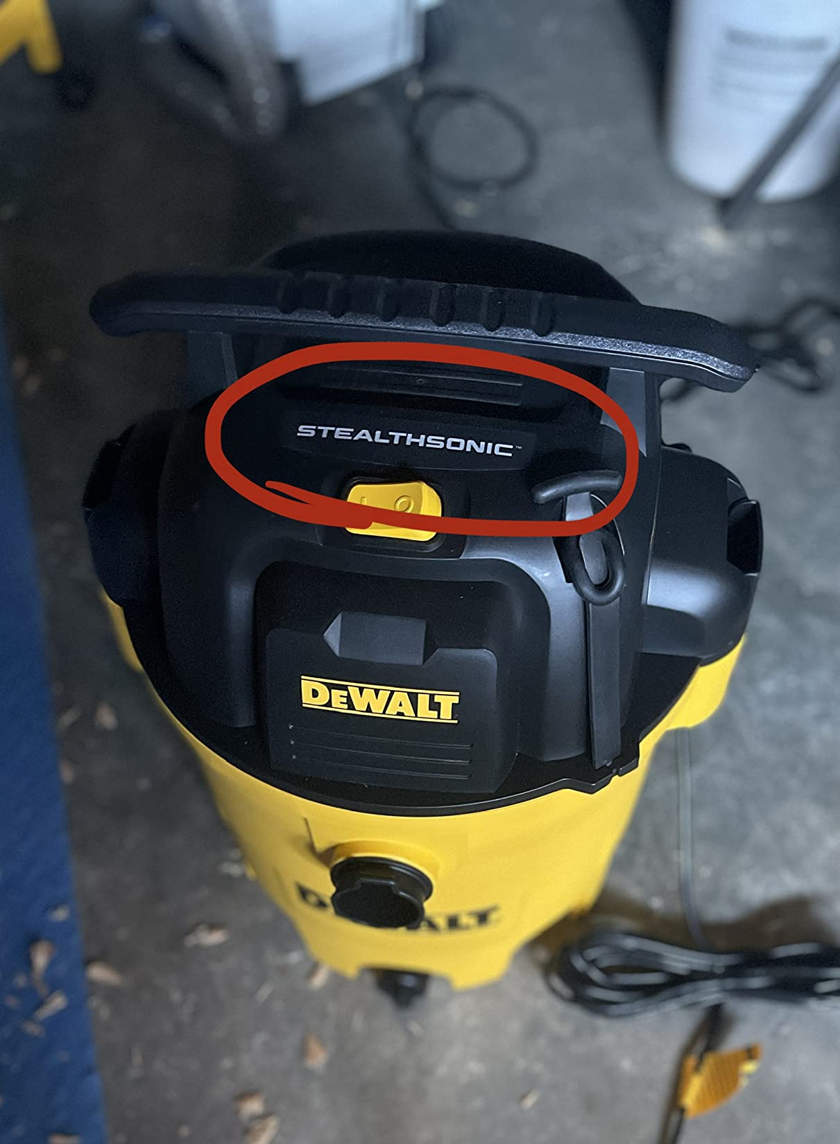 DEWALT 10 Gallon Poly Wet Dry Vacuum, 5.5 HP Shop Vacuum DXV10P customer photo 2