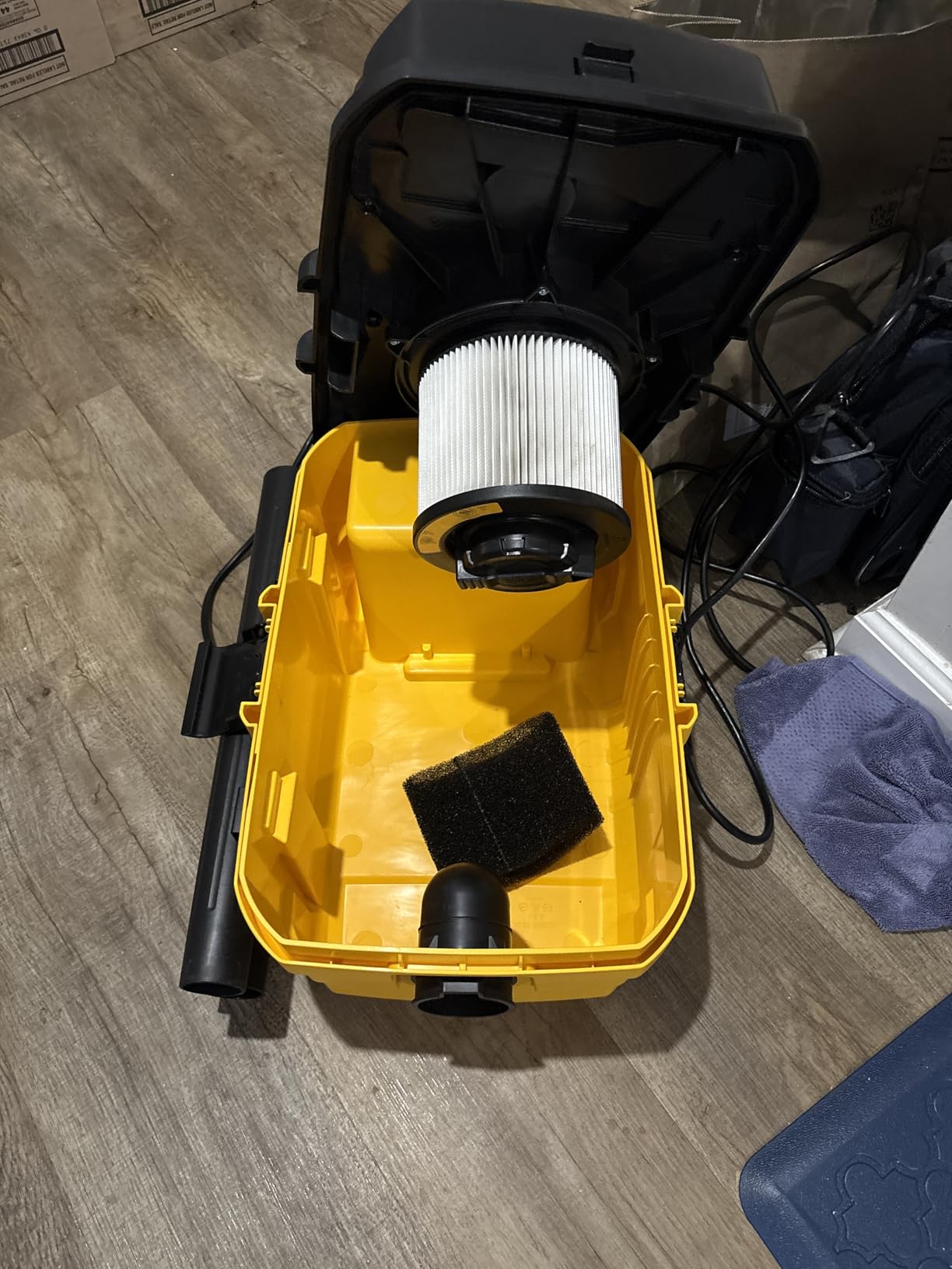 DEWALT DXV04T 4 Gallon 5 Peak HP Portable Corded Wet/Dry Shop Vacuum customer photo 1