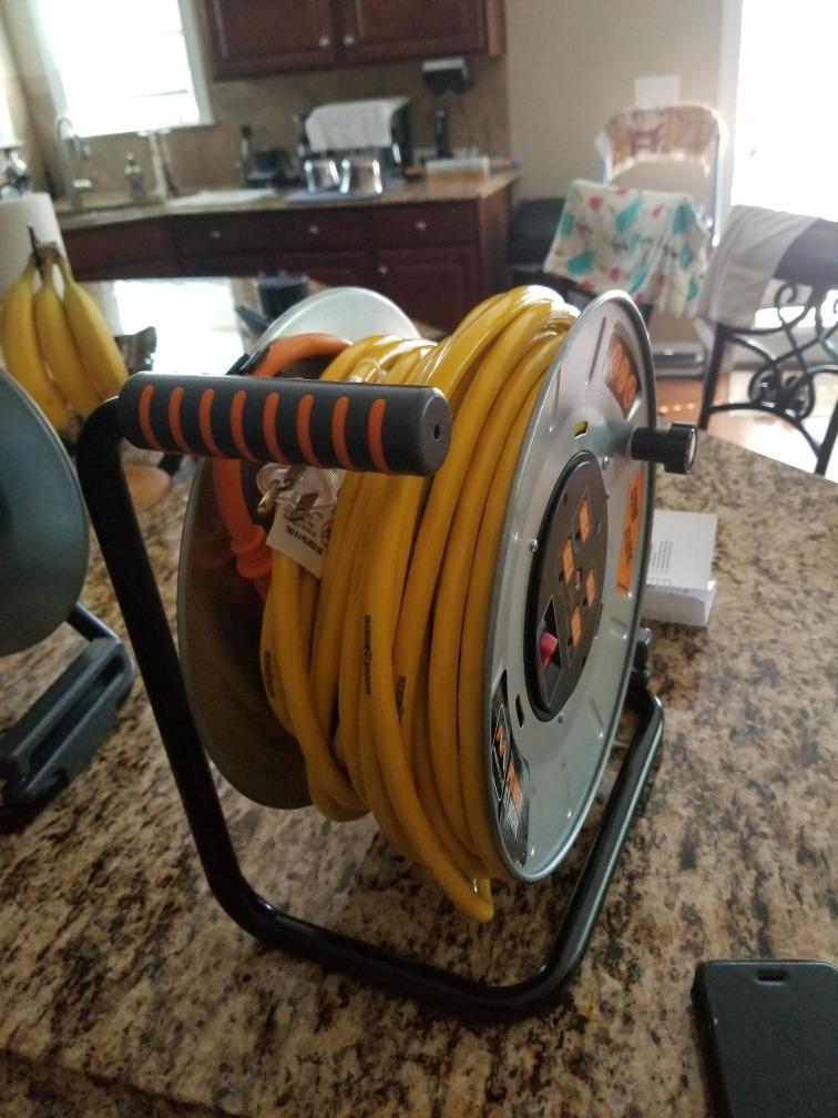 Masterplug 100ft Cord Reel, Metal Cable Drum, Retractable Extension Lead with Winding Handle, Safety Overload Circuit Breaker and Power Switch, 4x Grounded Outlets, 15amps, 12AWG Cable customer photo 1