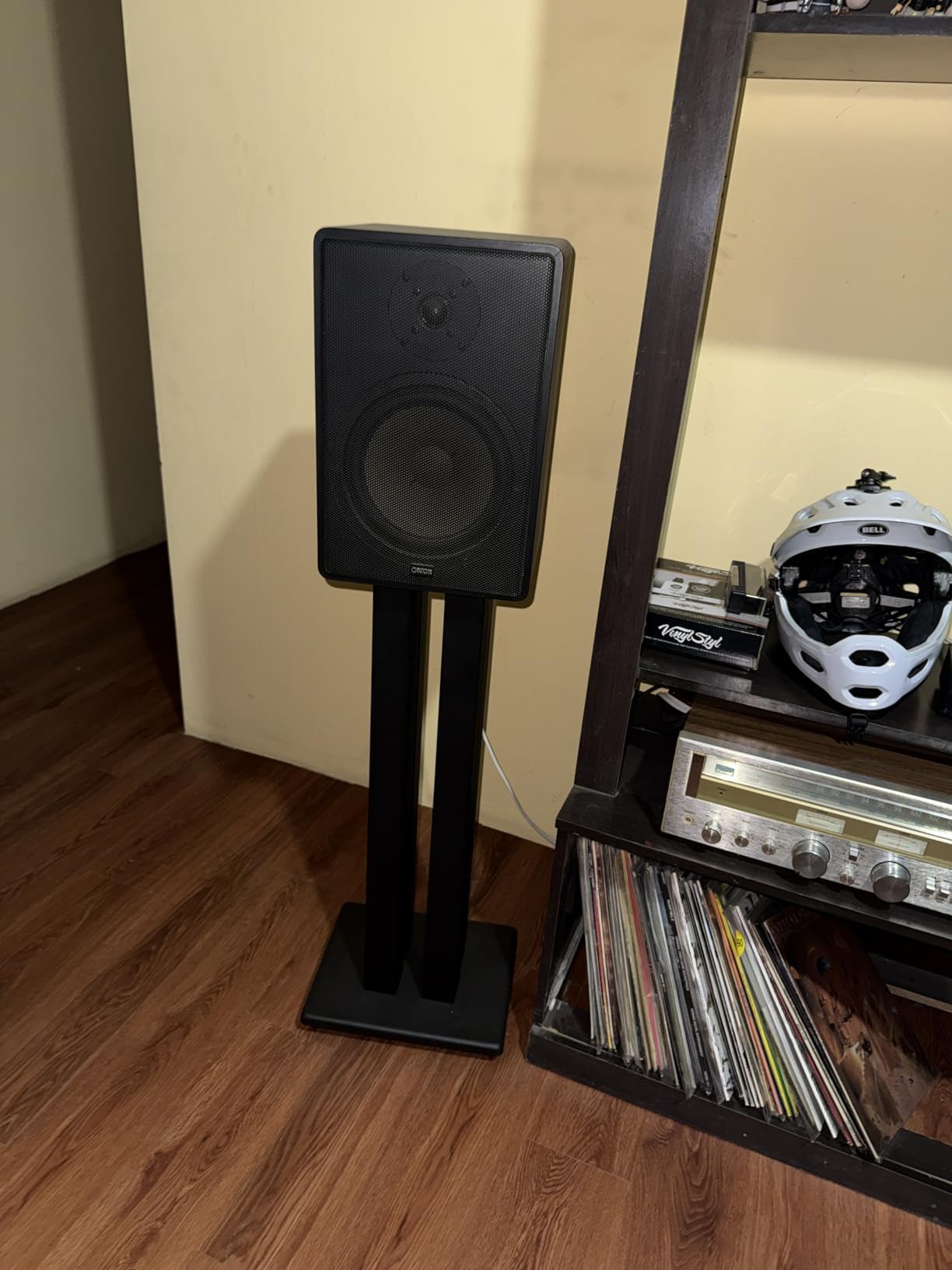 Monolith 28 Inch Speaker Stand (Each) - Supports 100 lbs, Adjustable Spikes, Compatible with Bose, Polk, Sony, Yamaha, Pioneer and Others, Black customer photo 1