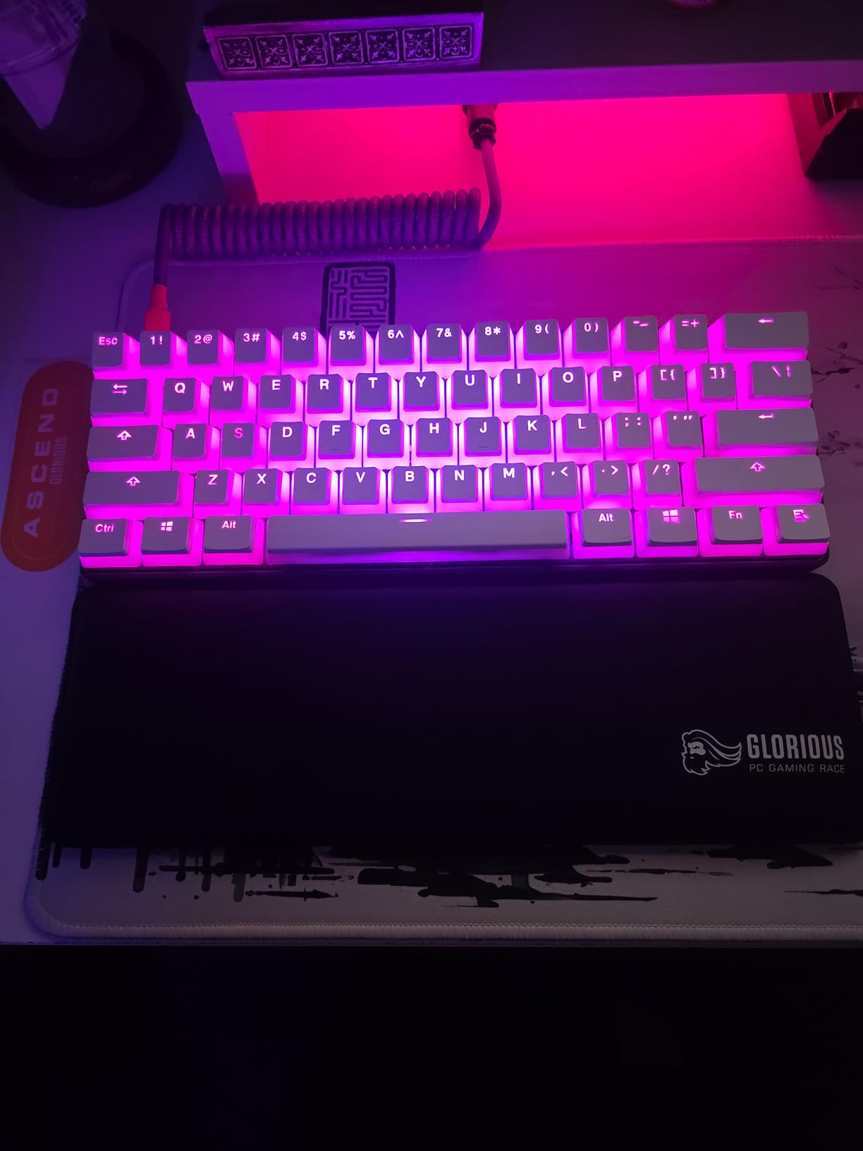 Glorious Wrist Pad/Rest - Compact - Black - Mechanical Keyboards, Stitched Edges, Ergonomic | 12x4 inches | 25mm/1in Thick (GWR-75) Compact (Black) customer photo 2
