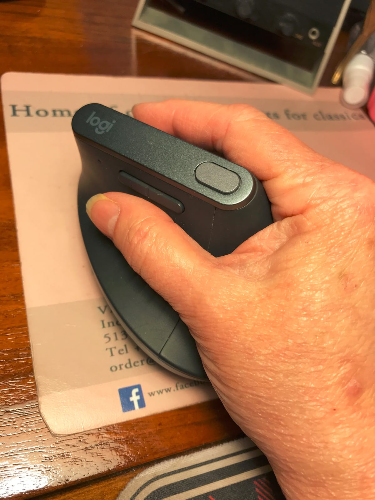 Logitech MX Vertical Wireless Mouse Ergonomic Design - Graphite | Reduces muscle strain, move content between 3 Windows and Apple computers, rechargeable customer photo 2