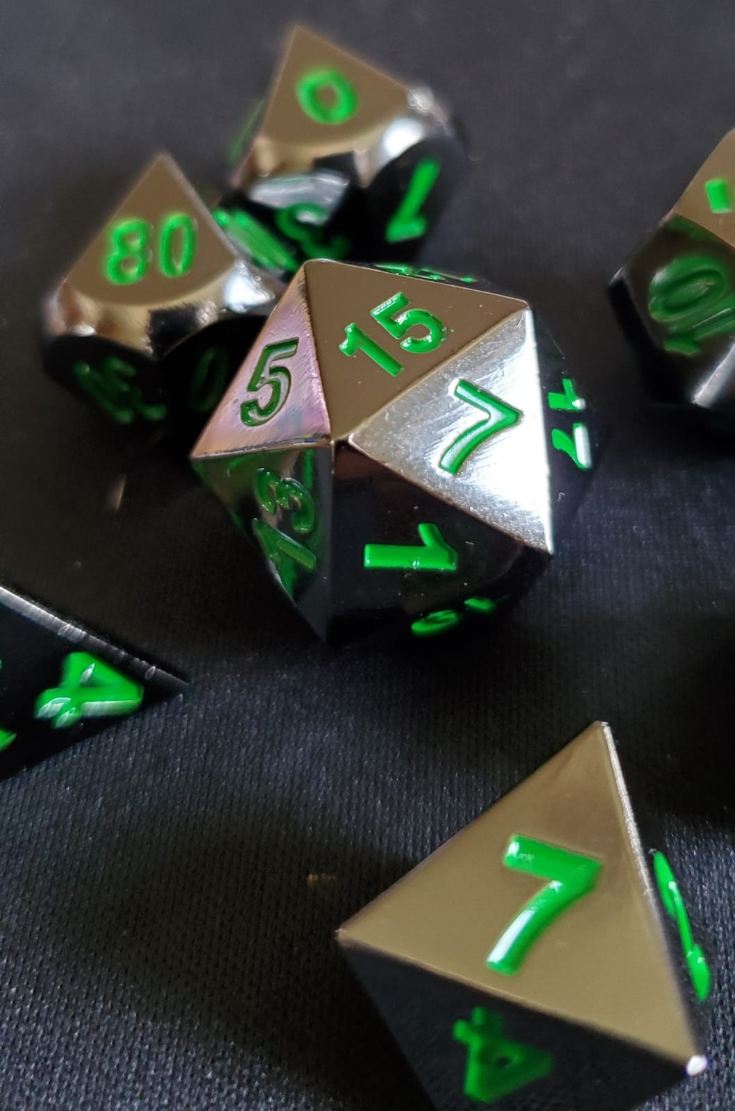 SIQUK 7 Pcs Metal Polyhedral Dice DND Dice Set with Metal Case customer photo 1