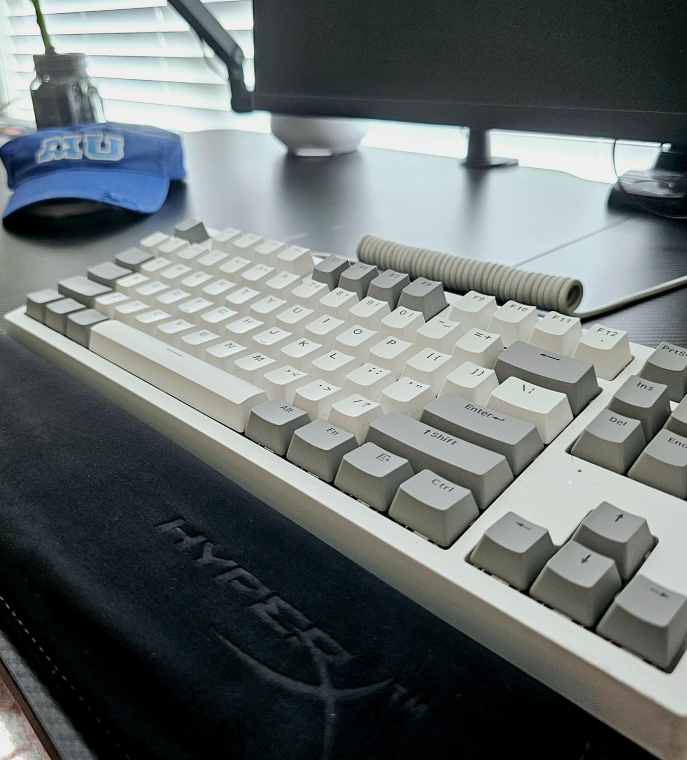 HyperX Wrist Rest - Full Sized - Cooling Gel - Memory Foam - Anti-Slip - Ergonomic - Keyboard Accessory, Black customer photo 1