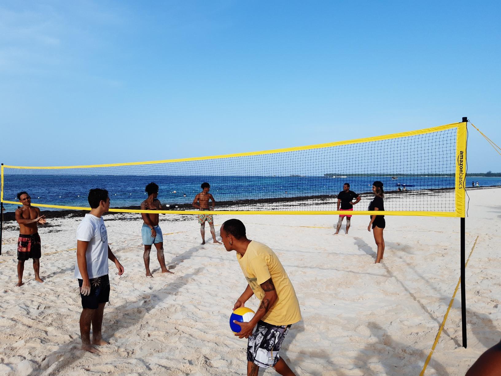 Amazon Basics Portable Outdoor Volleyball and Badminton Combo Set with Sturdy Poles and Storage Bag customer photo 2