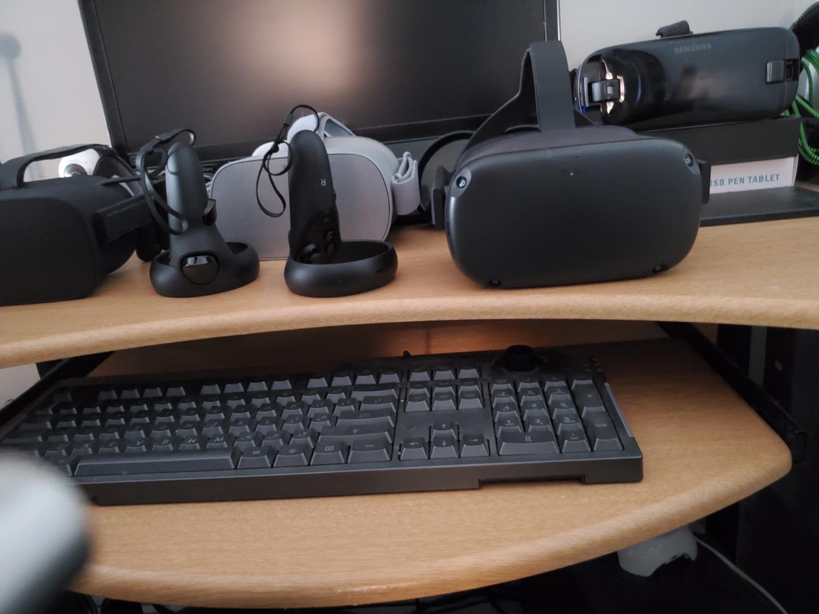 Oculus Quest All-in-one VR Gaming Headset - 64GB customer photo 1
