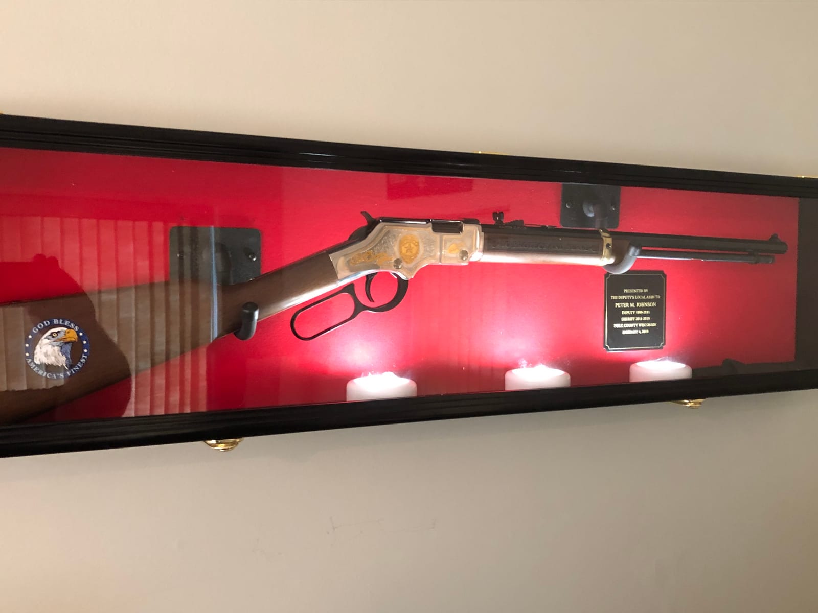 1 Rifle Gun Display Case Cabinet Wall Rack Holder - 44.5