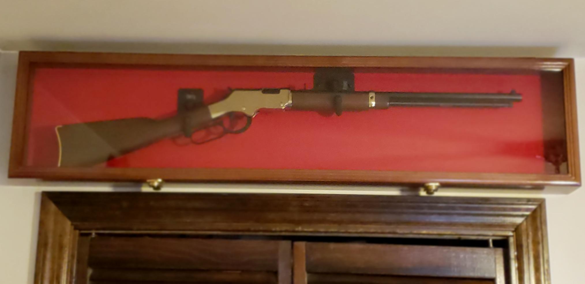 1 Rifle Gun Display Case Cabinet Wall Rack Holder - 44.5