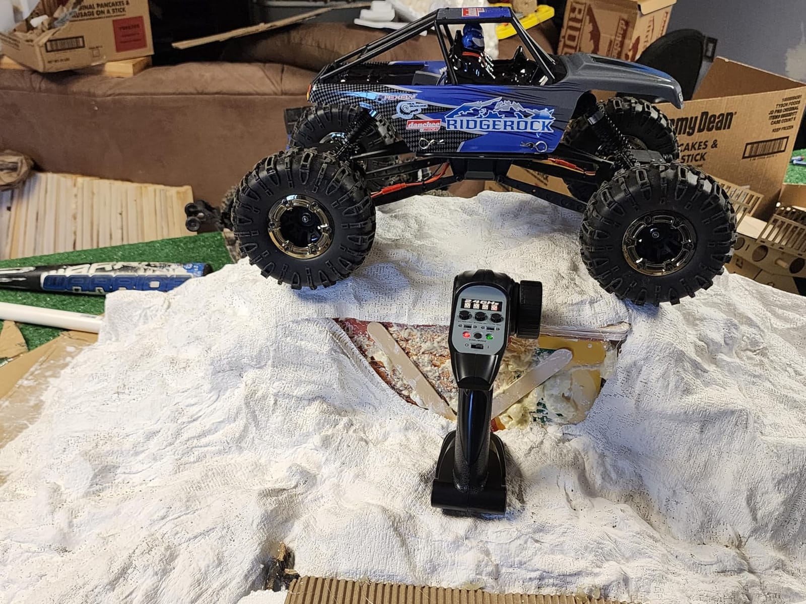 Redcat Racing Danchee Ridgerock 1/10 Scale 4WD Electric RC Rock Crawler - RC Truck RTR with 2.4GHz Radio, Dual Motors, 4-Wheel Steering, USB Charger with RC Crawler Li-ion Battery customer photo 2