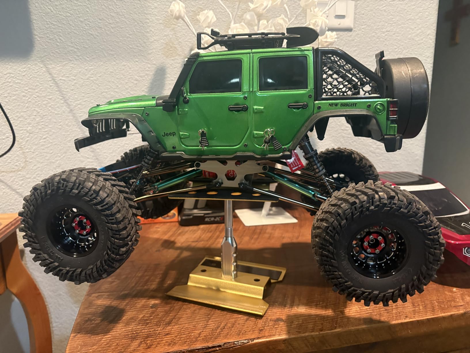 Redcat Racing Everest 10 1/10 Scale Electric RC Rock Crawler, 4WD Shaft Driven RC Truck with Waterproof Electronics, Aluminum Chassis, Beadlock Tires, 2.4GHz RTR with Battery & Charger- Red and Black customer photo 1